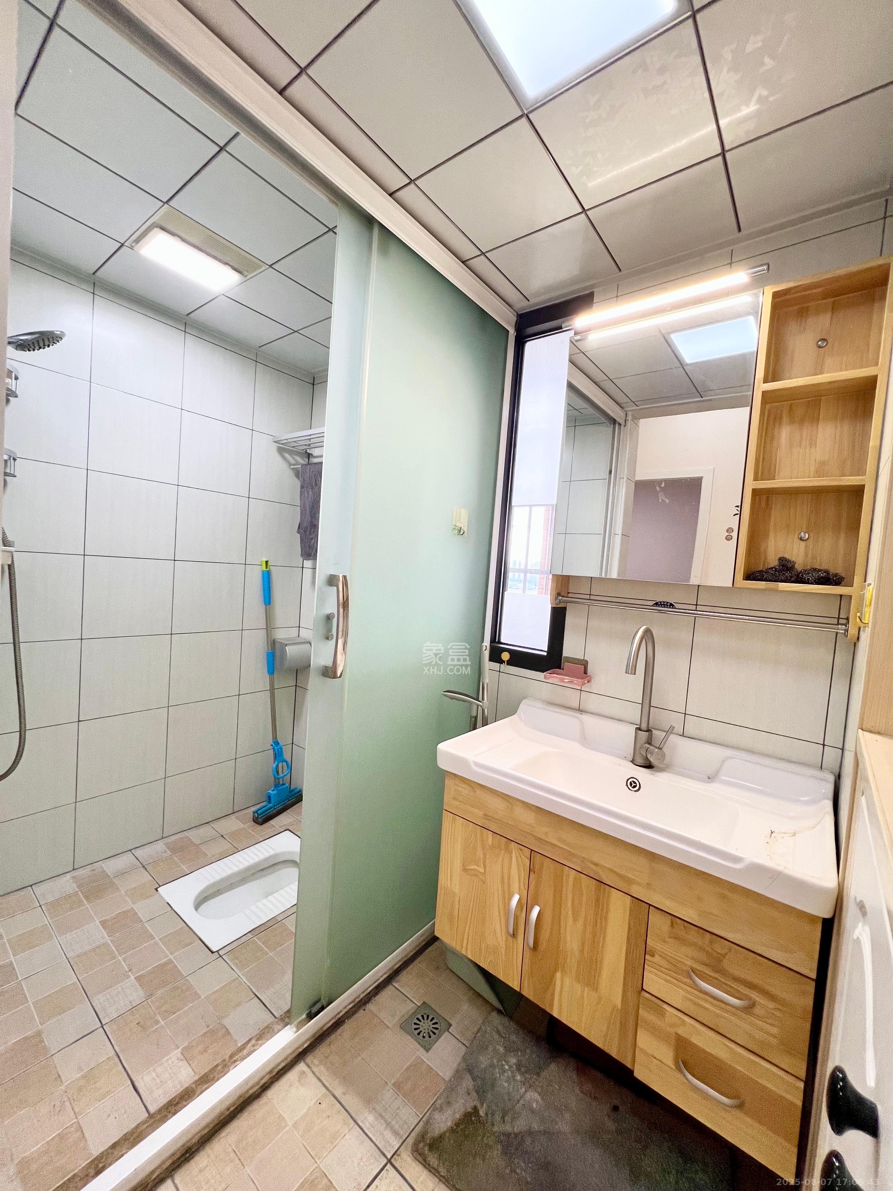 绿地海外滩一期 3室2厅1卫 1900.0元/月 绿地海外滩一期 3室2厅1卫 1900.0元/月室内图