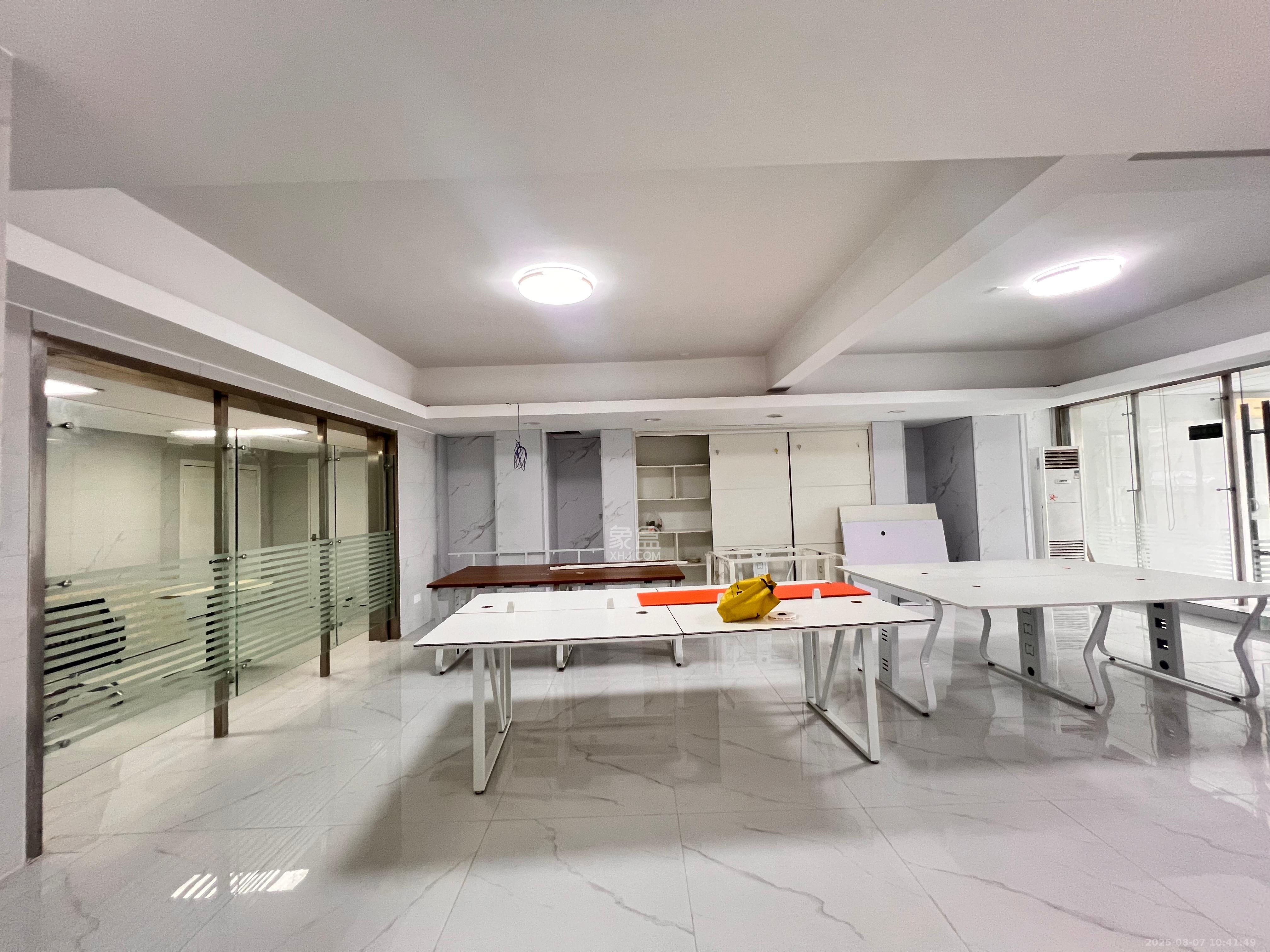 上河国际A座  6室2厅1卫    24000.0元/月室内图