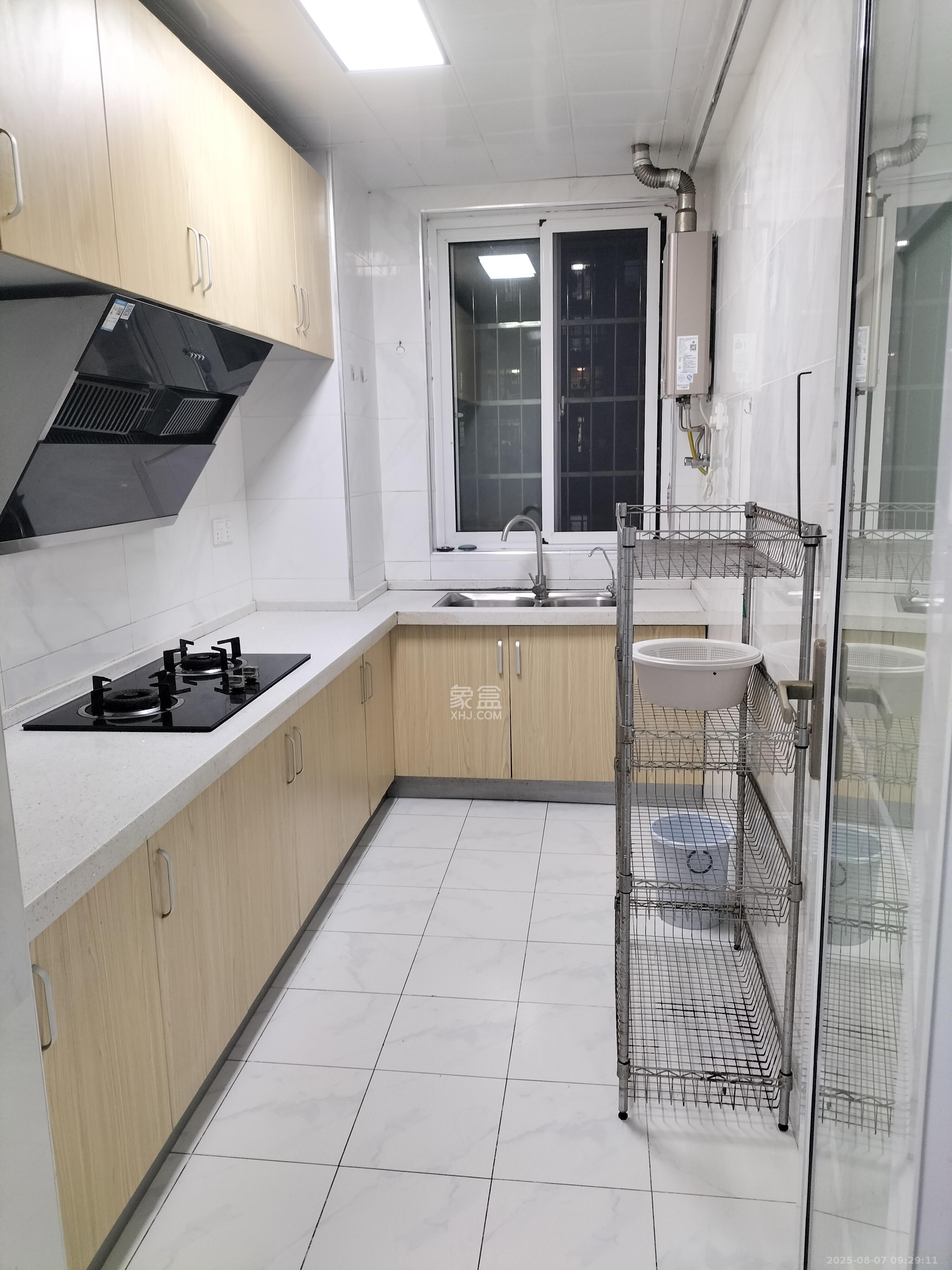 桥头家苑一期 3室2厅2卫 2000.0元/月 桥头家苑一期 3室2厅2卫 2000.0元/月室内图