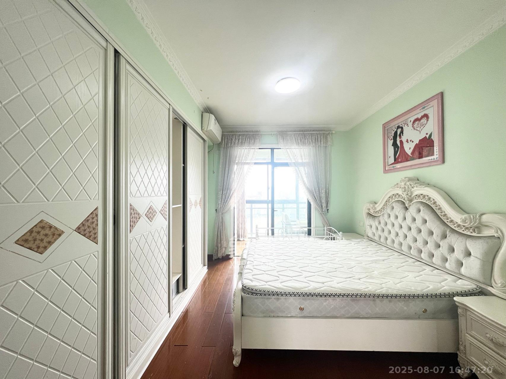 金科东方大院三四期 3室2厅2卫 2800.0元/月 金科东方大院三四期 3室2厅2卫 2800.0元/月室内图