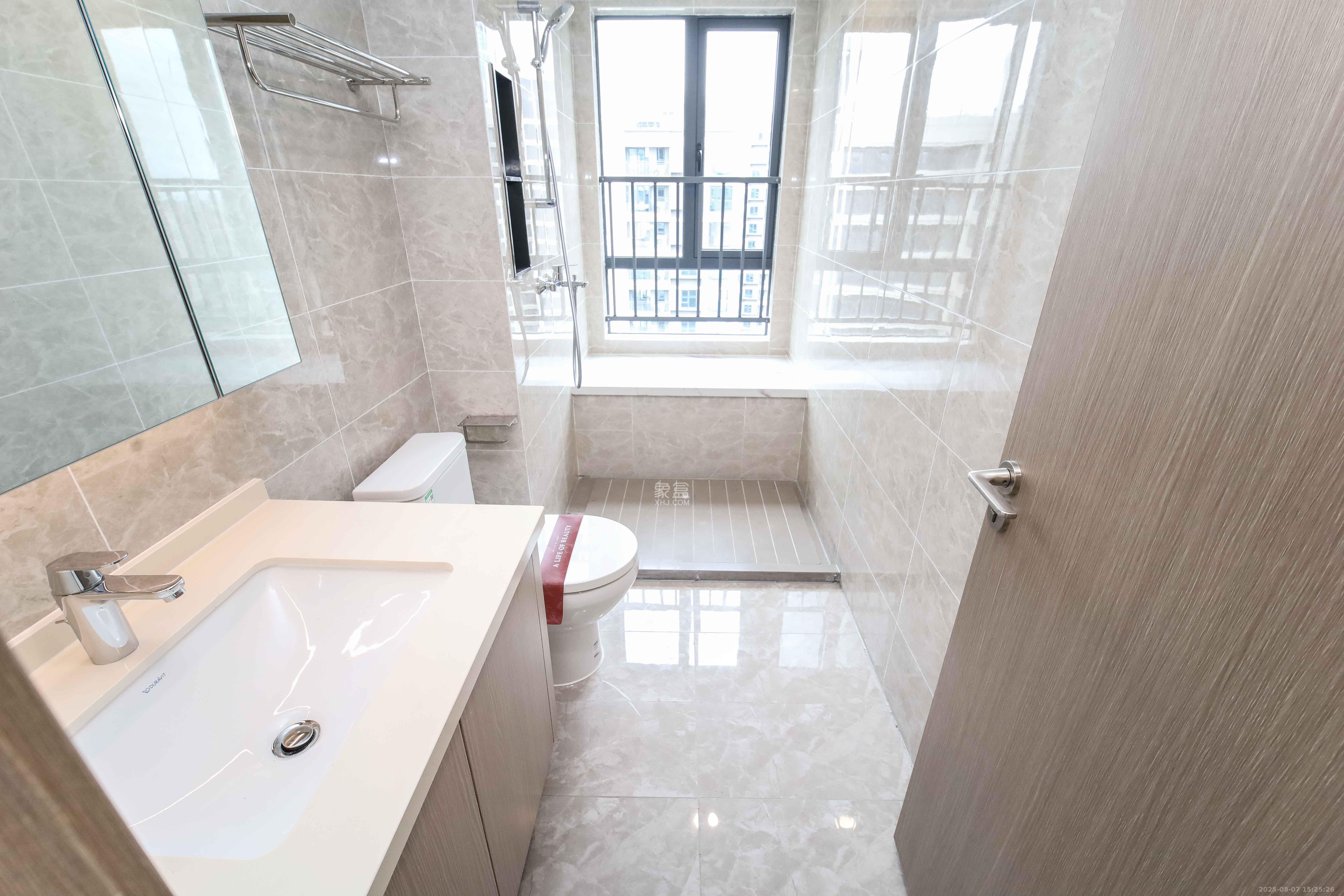 德奥上河城章 4室2厅2卫 210.0万 德奥上河城章 4室2厅2卫 210.0万卫生间