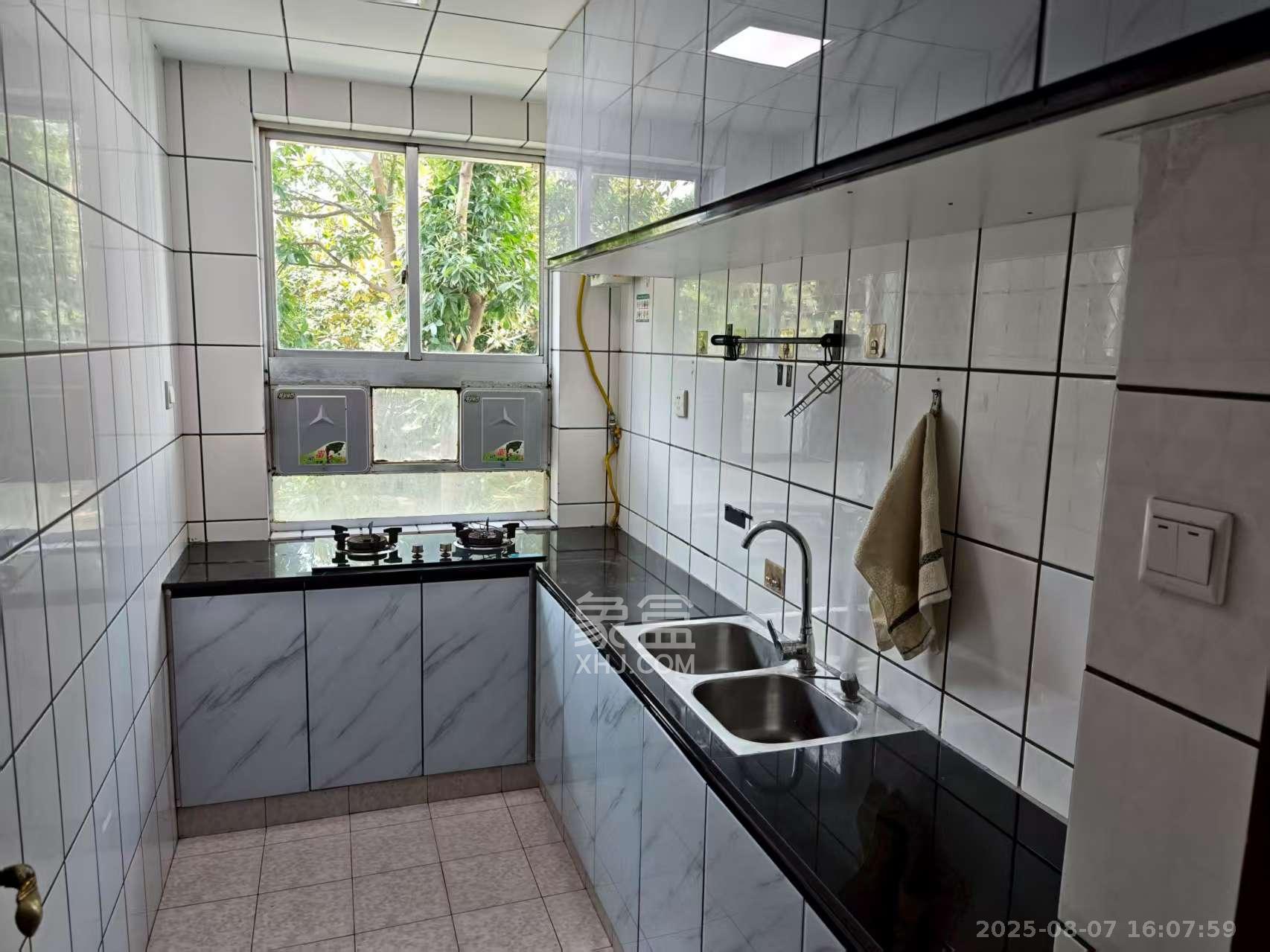 锦苑小区  3室2厅1卫    2200.0元/月 锦苑小区  3室2厅1卫    2200.0元/月室内图