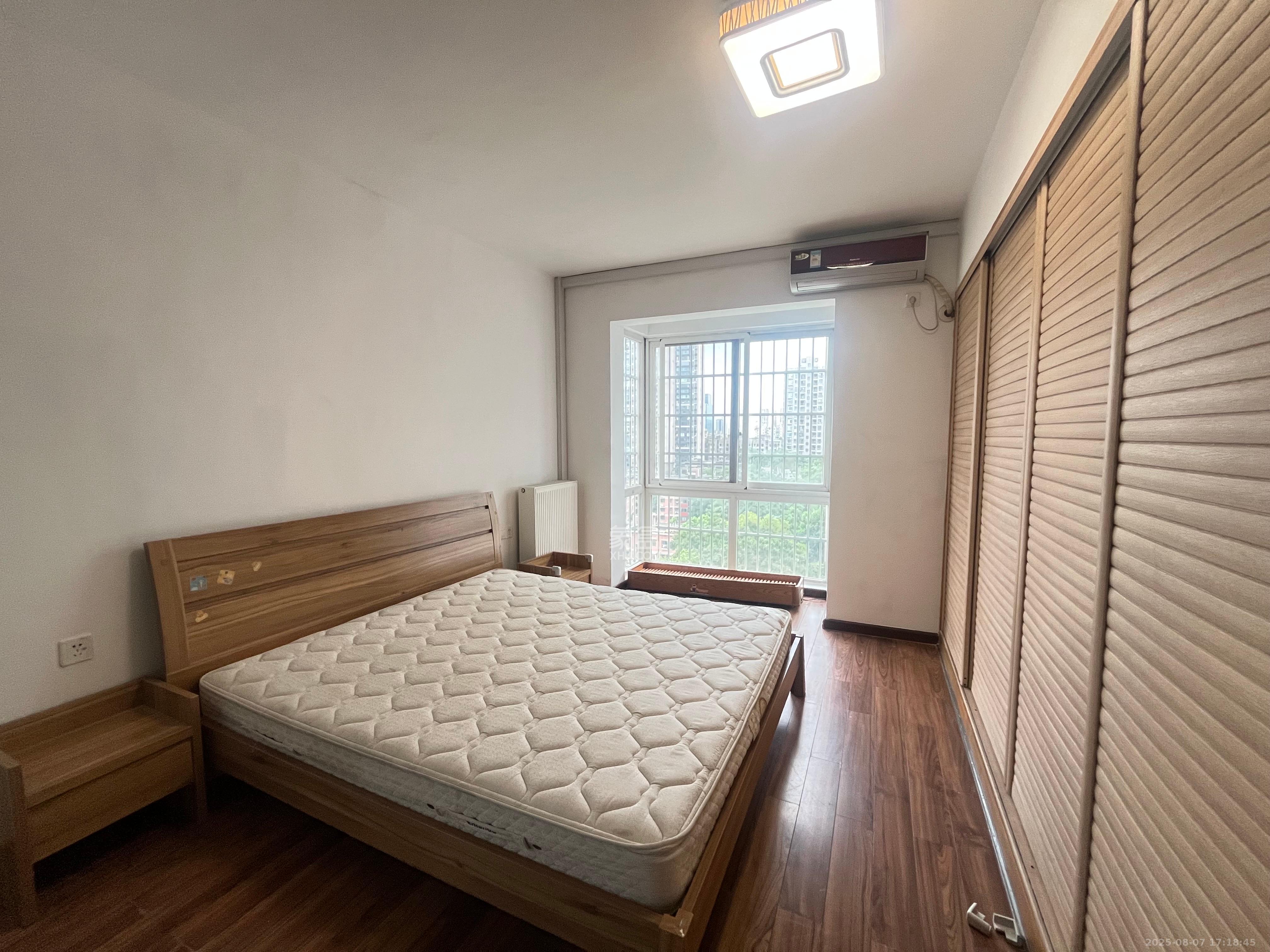 丽星景园 3室2厅1卫 2500.0元/月 丽星景园 3室2厅1卫 2500.0元/月室内图