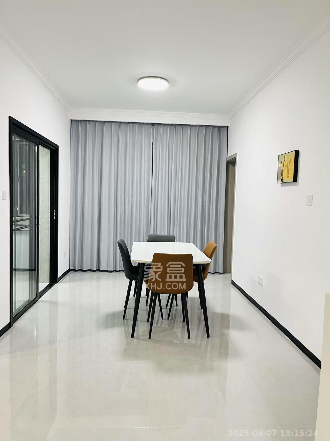 中天栖溪里  4室2厅2卫    4000.0元/月室内图