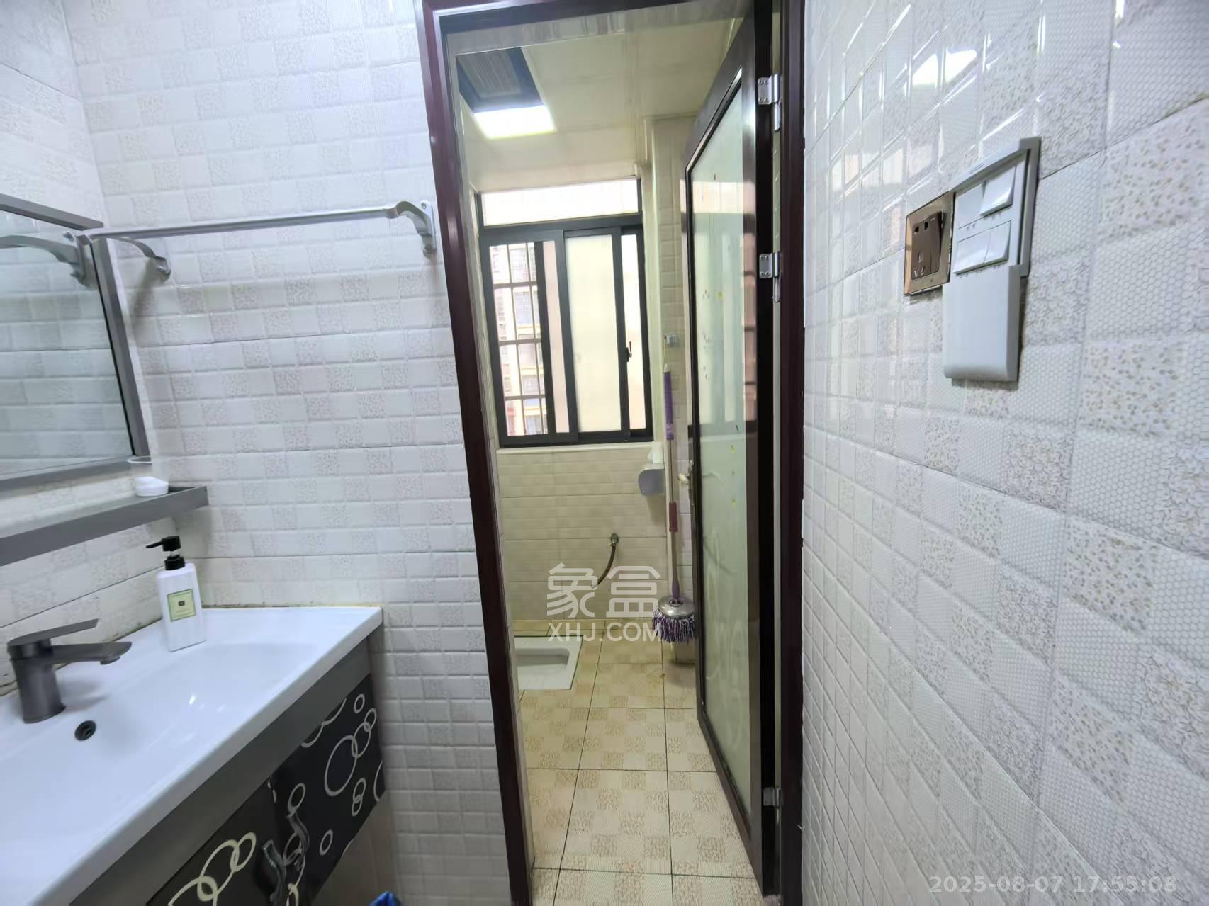 五星龙廻塘小区 3室2厅2卫 2000.0元/月 五星龙廻塘小区 3室2厅2卫 2000.0元/月室内图