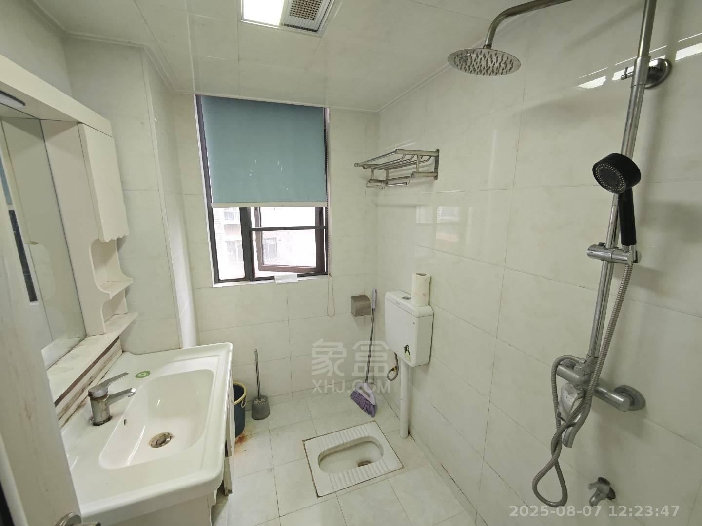 山水洲城华晨第一城 2室2厅1卫 1600.0元/月 山水洲城华晨第一城 2室2厅1卫 1600.0元/月室内图