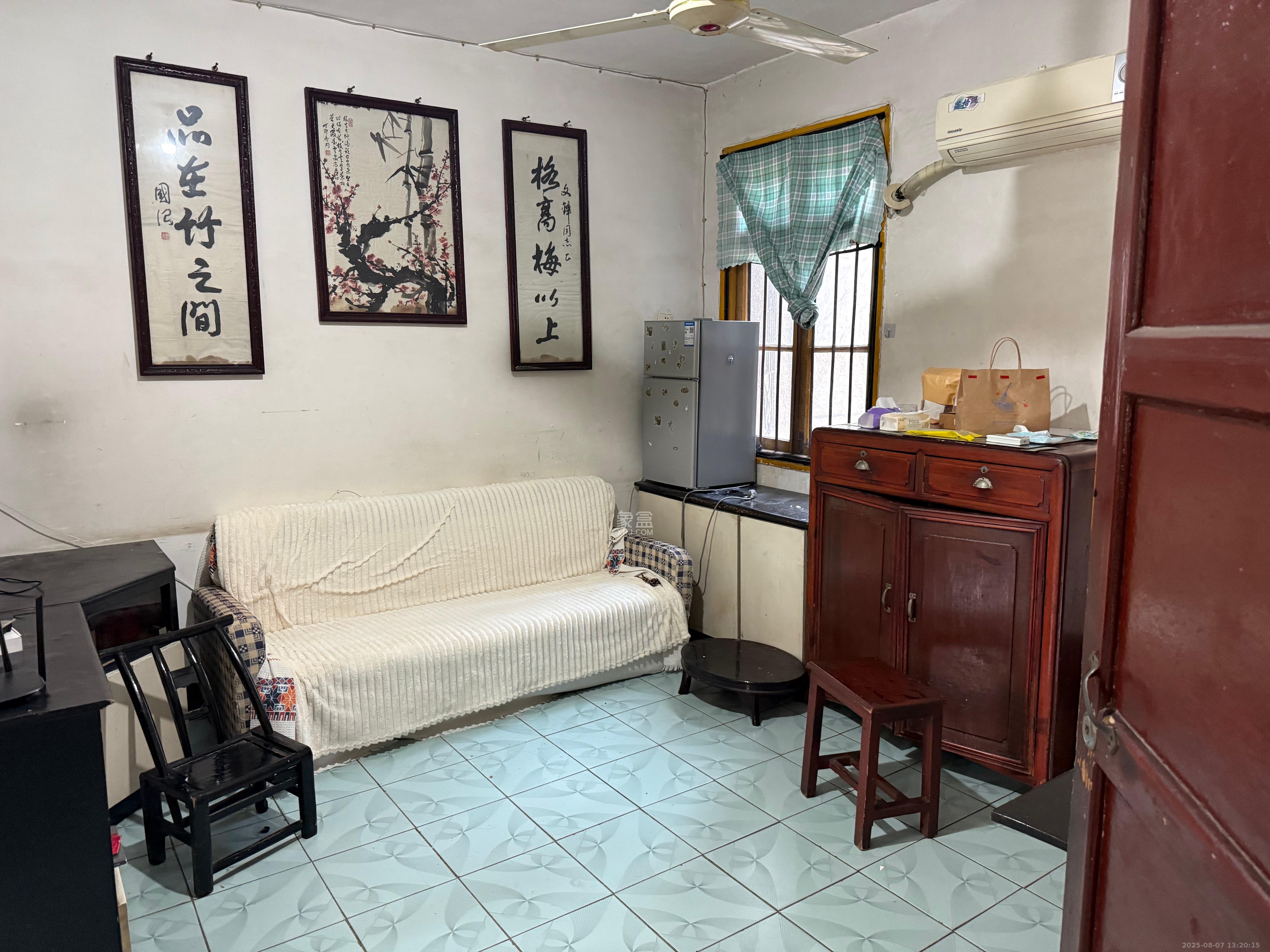 老鸦冲社区  1室1厅1卫   1300.00元/月室内图1