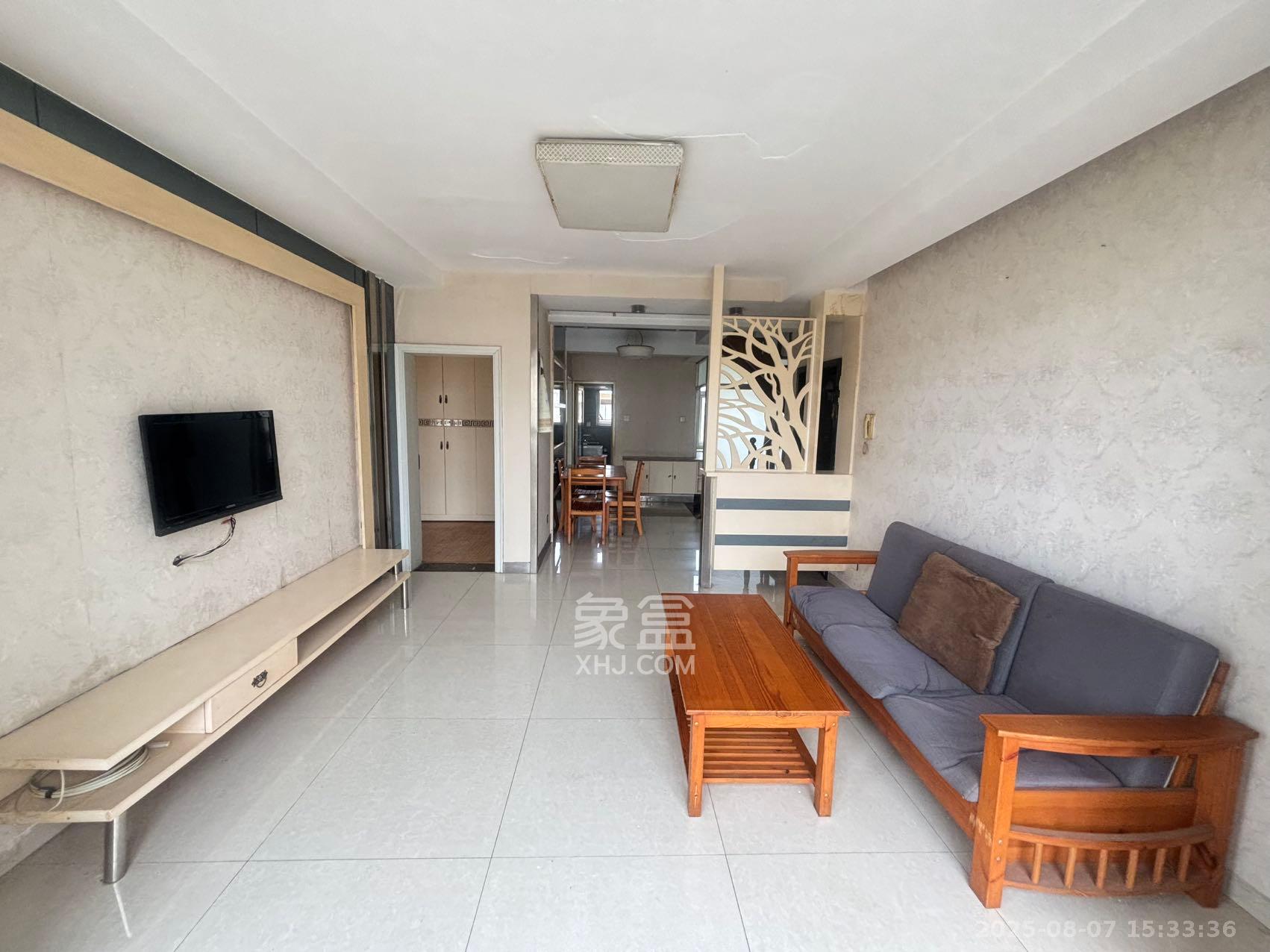 鄱阳小区  4室2厅2卫    1700.0元/月