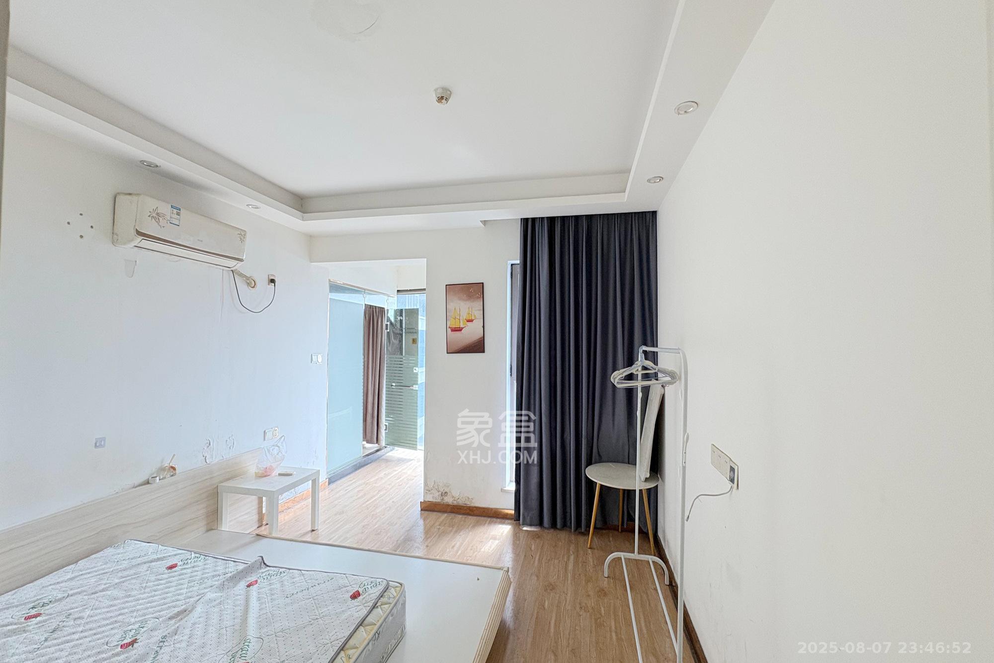 潮宗御苑 4室2厅2卫 280.0万 潮宗御苑 4室2厅2卫 280.0万卧室