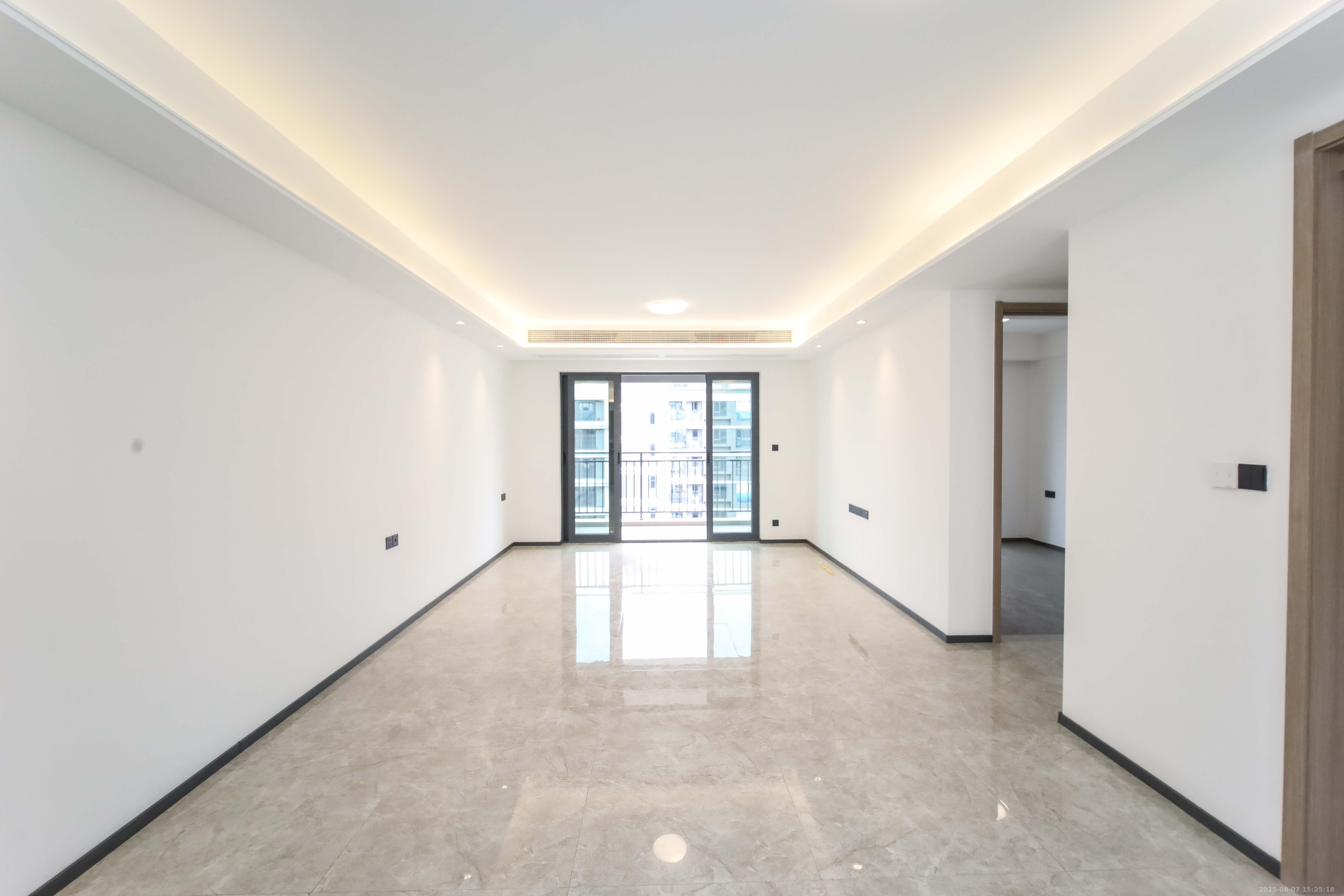 德奥上河城章 4室2厅2卫 210.0万 德奥上河城章 4室2厅2卫 210.0万客厅