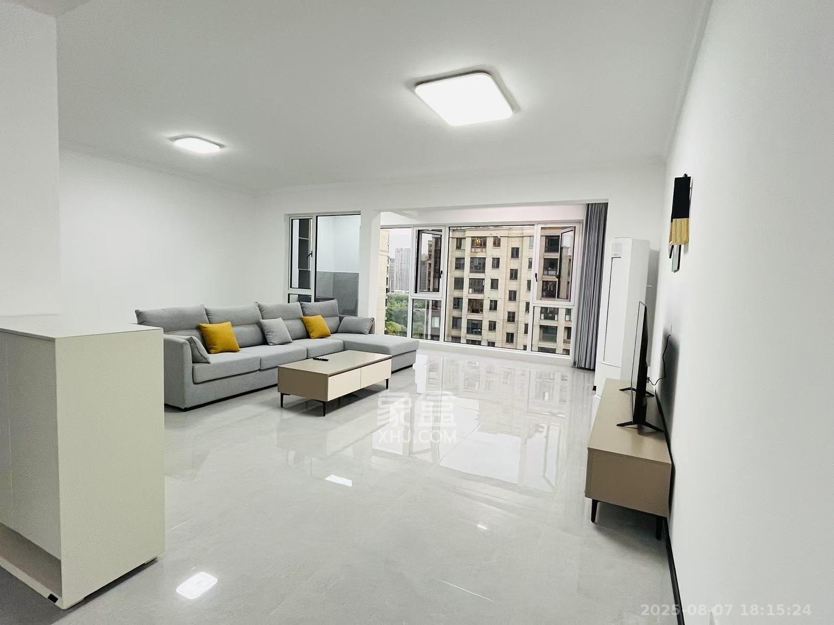 中天栖溪里  4室2厅2卫    4000.0元/月室内图