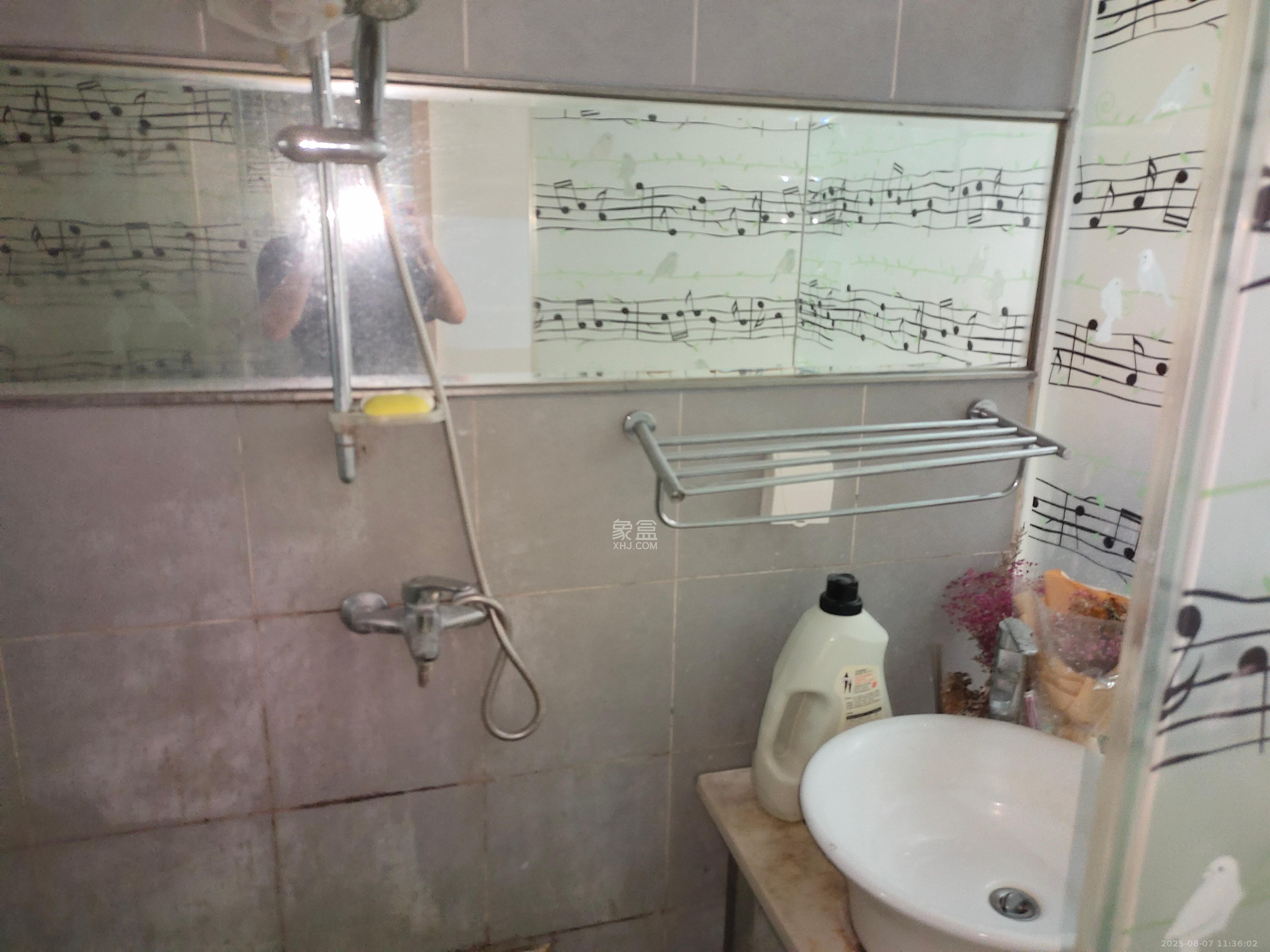 华润凤凰城一期  1室1厅1卫    1400.0元/月 华润凤凰城一期  1室1厅1卫    1400.0元/月室内图