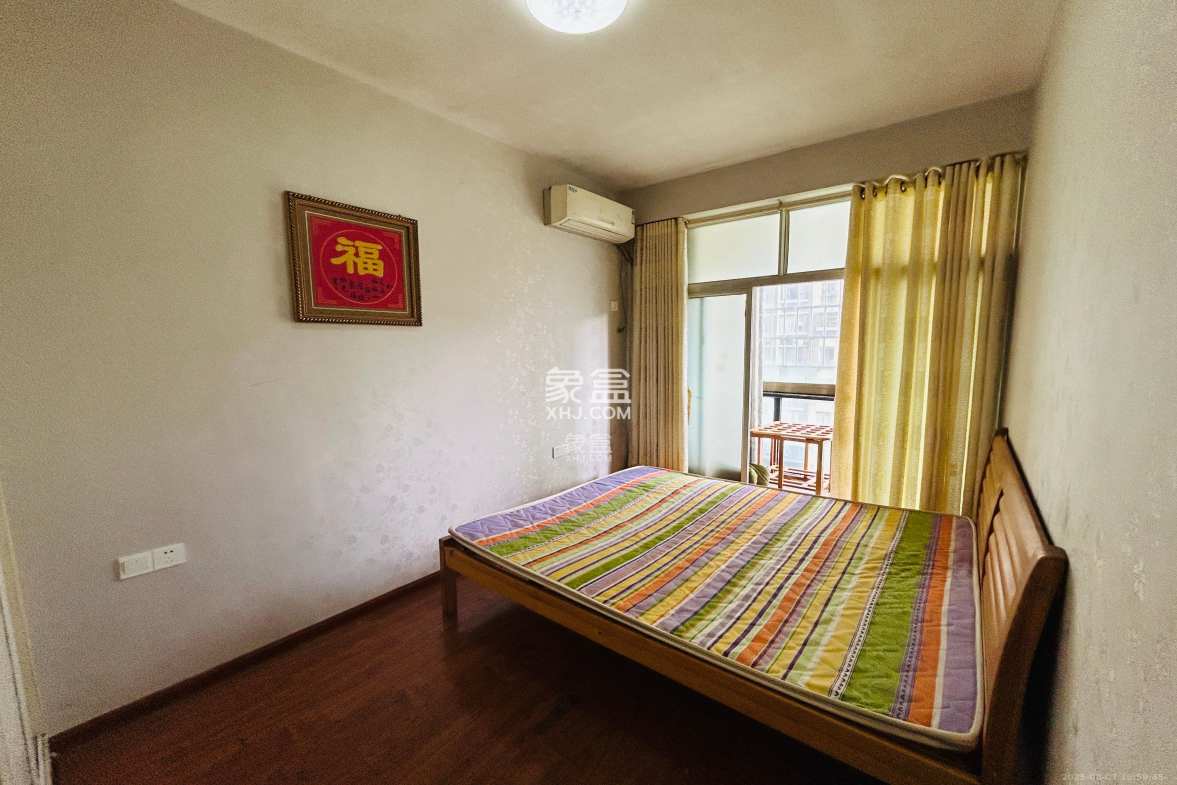 岳泰理想城 1室2厅1卫 2450.0元/月 岳泰理想城 1室2厅1卫 2450.0元/月室内图