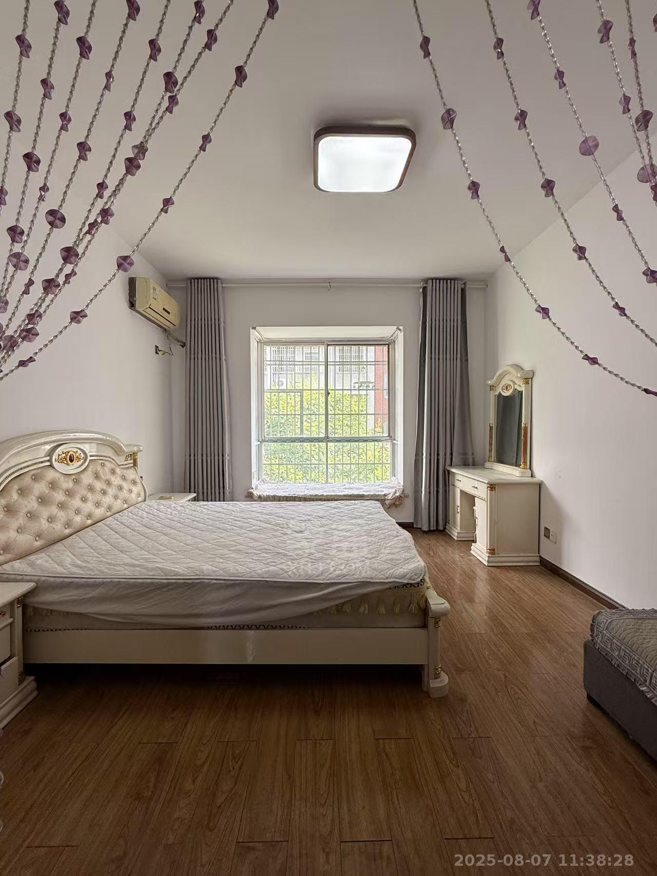 安泰小区 1室0厅0卫 1300.0元/月 安泰小区 1室0厅0卫 1300.0元/月室内图