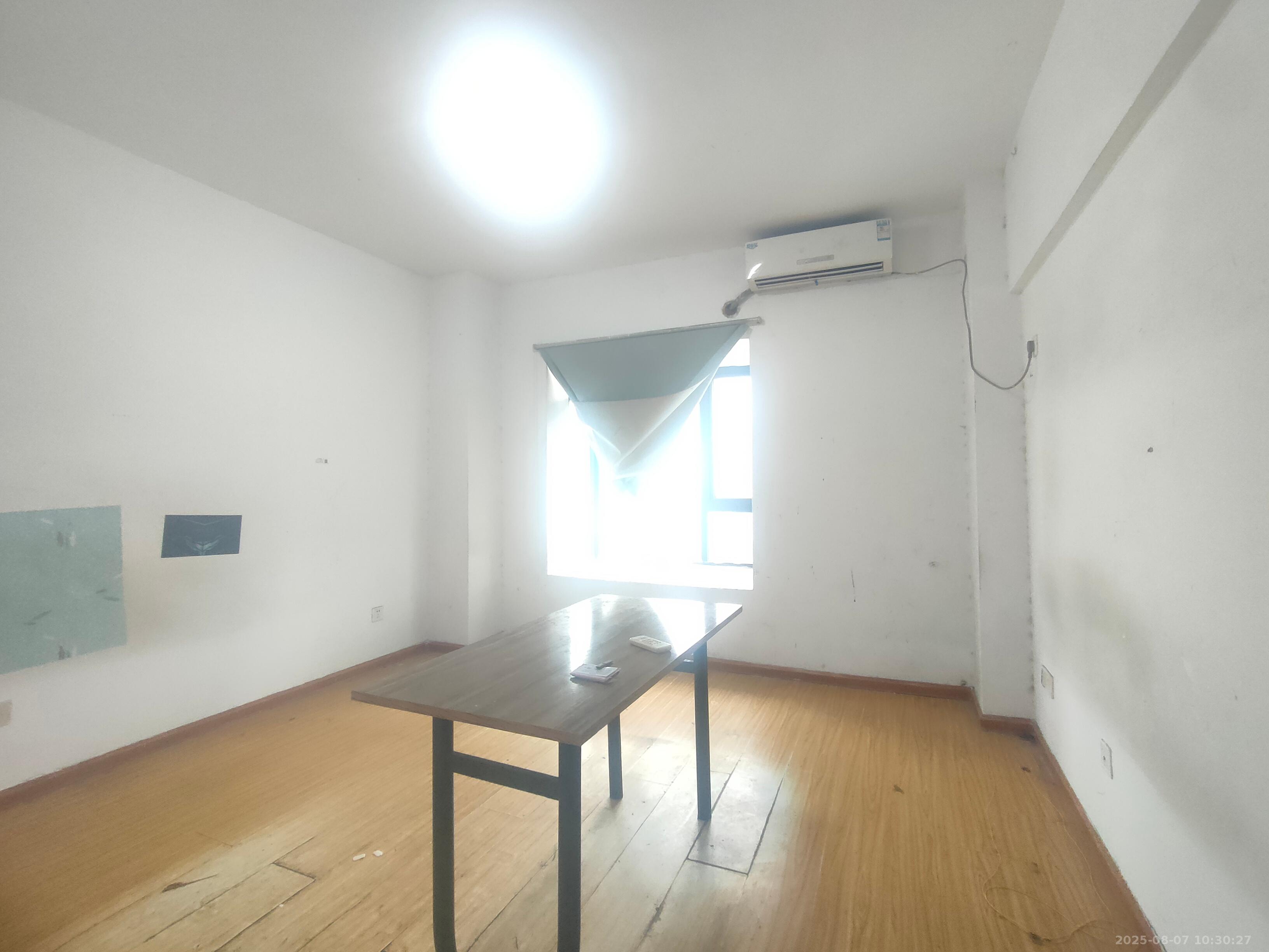 馨域公寓 1室2厅1卫 3680.0元/月 馨域公寓 1室2厅1卫 3680.0元/月室内图