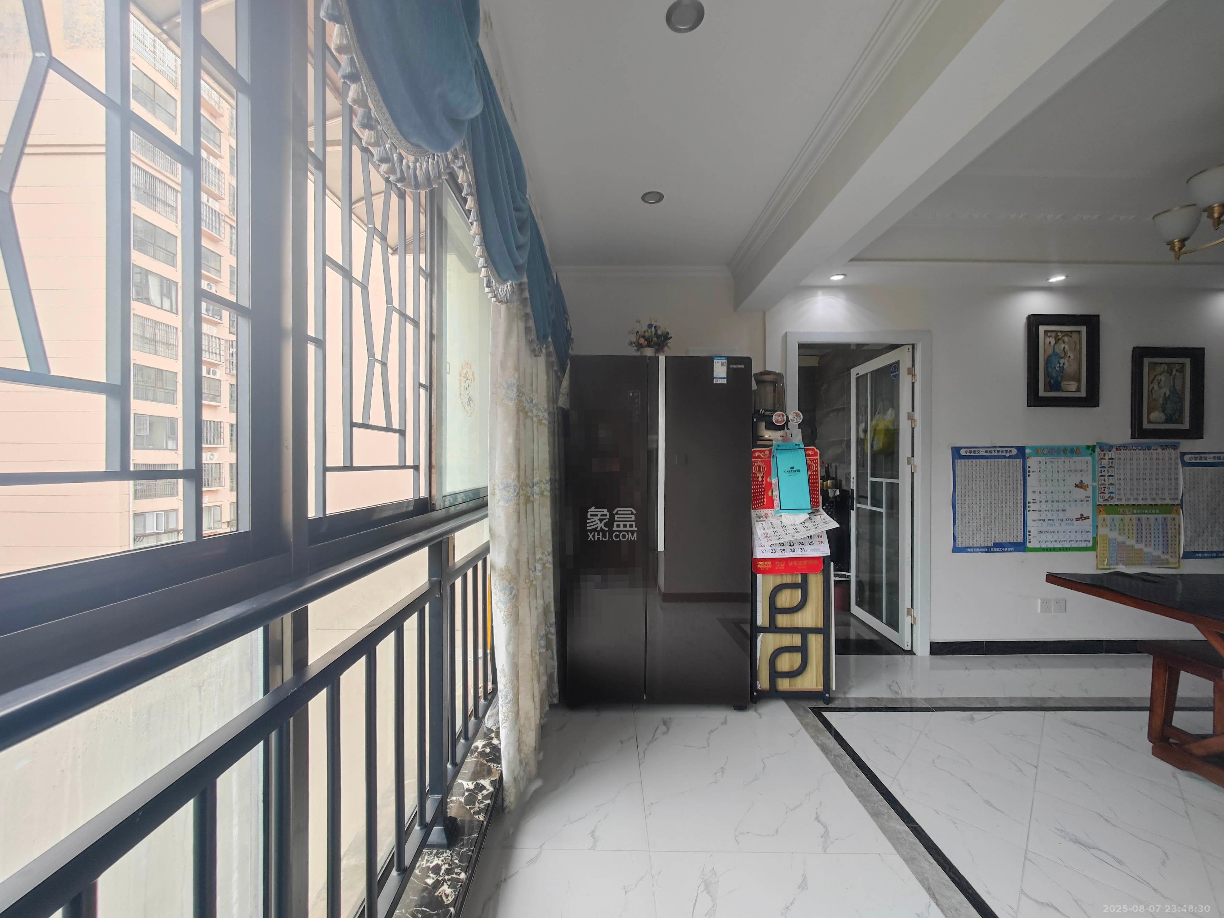 中天瑞景  5室2厅2卫    198.0万 中天瑞景  5室2厅2卫    198.0万阳台