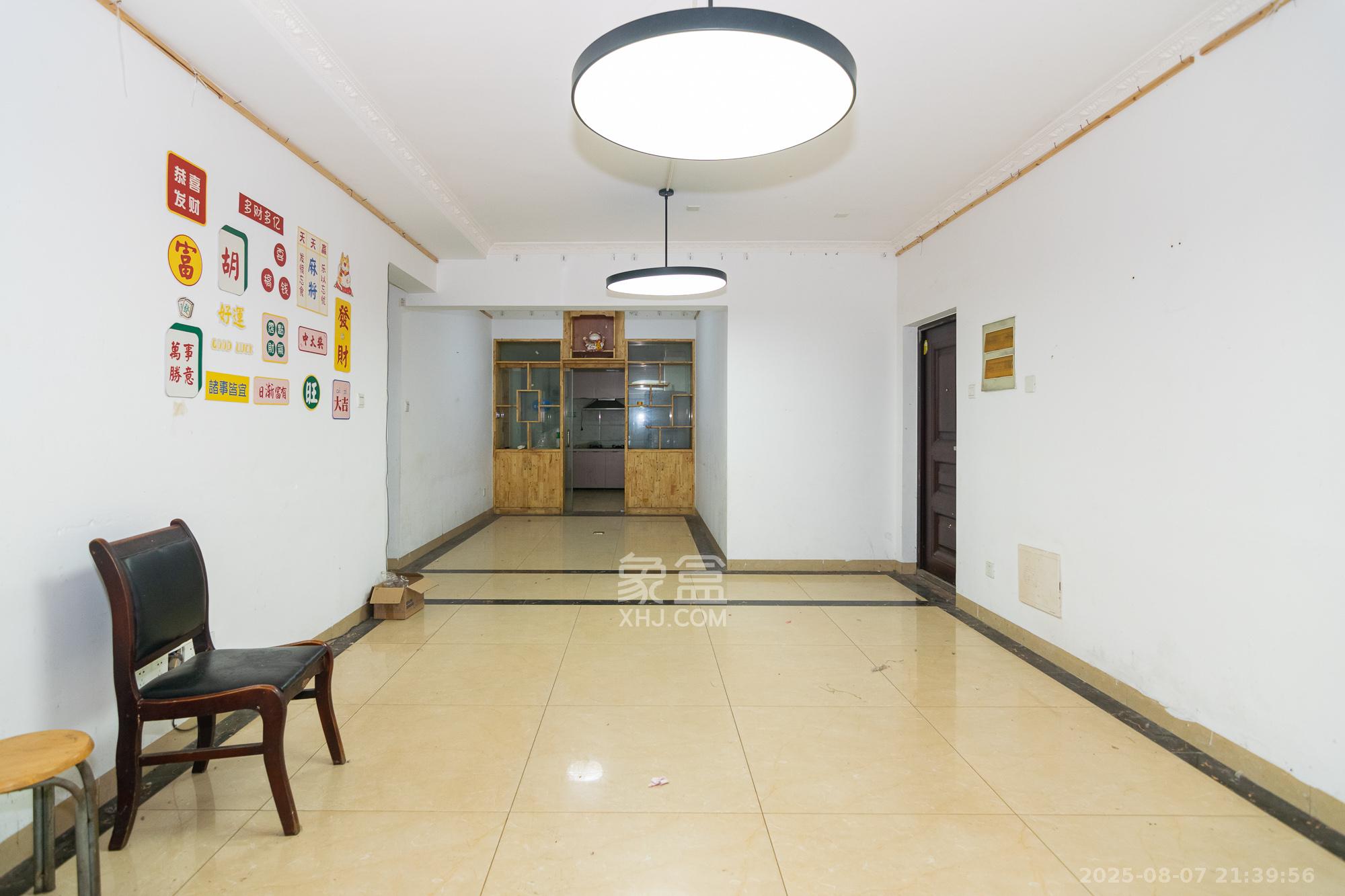 红建滨水铭城  3室2厅3卫    62.0万客厅