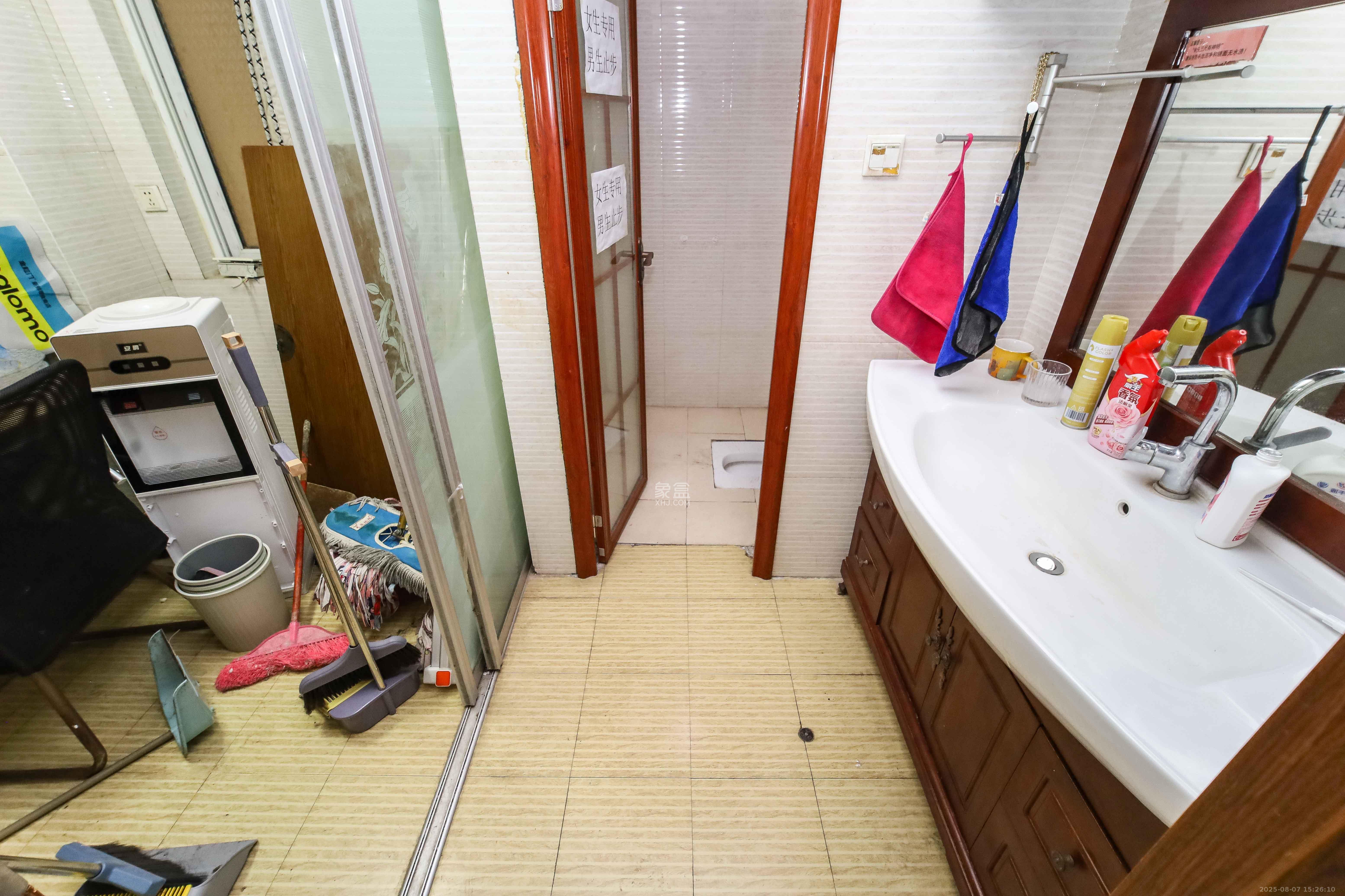 诺亚方舟大厦 4室2厅1卫 79.8万 诺亚方舟大厦 4室2厅1卫 79.8万卫生间