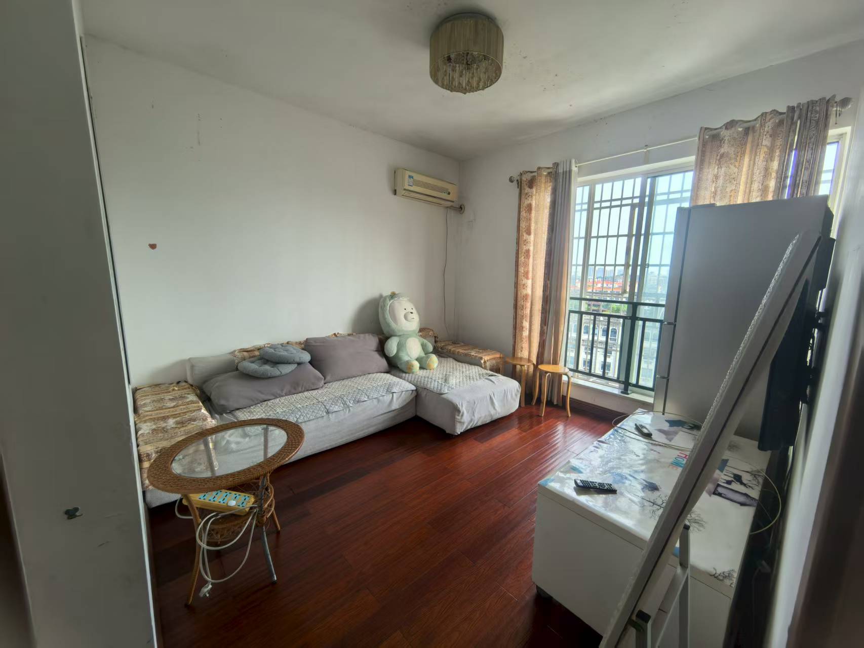 鸿泰国际 2室1厅1卫 1500.0元/月 鸿泰国际 2室1厅1卫 1500.0元/月室内图