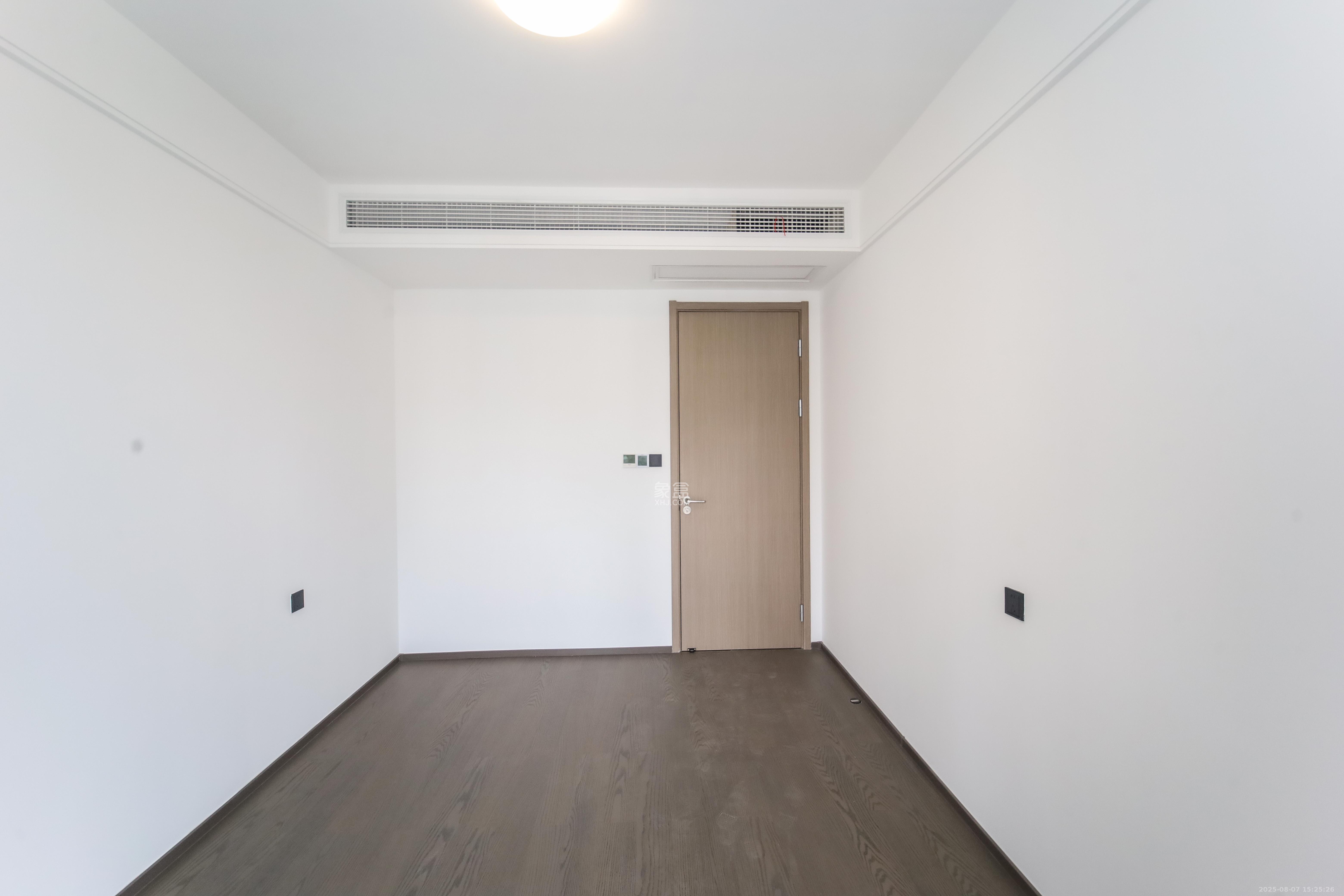 德奥上河城章  4室2厅2卫    210.0万卧室