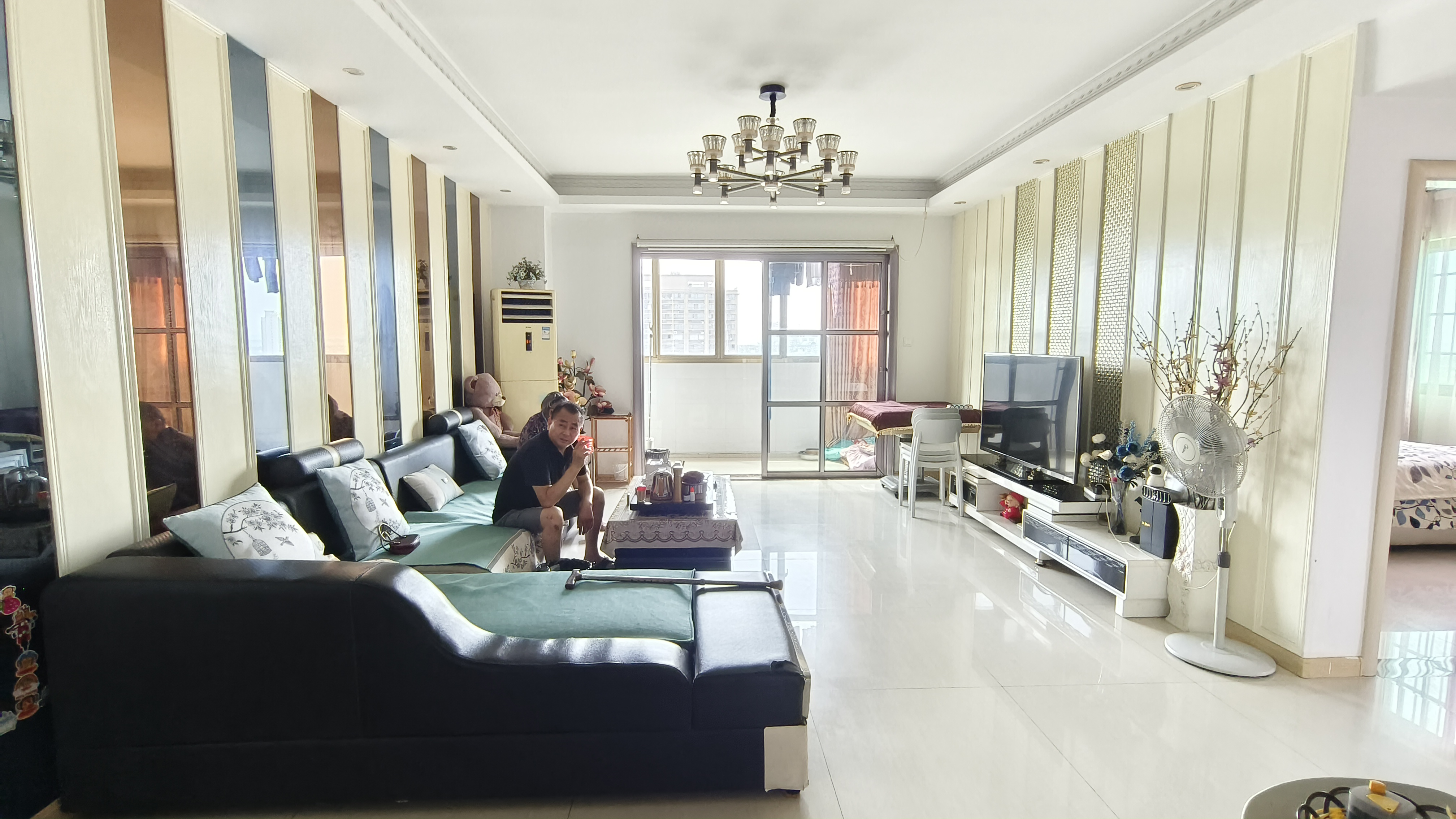 滨江财富中心 3室2厅1卫 1580.0元/月 滨江财富中心 3室2厅1卫 1580.0元/月室内图