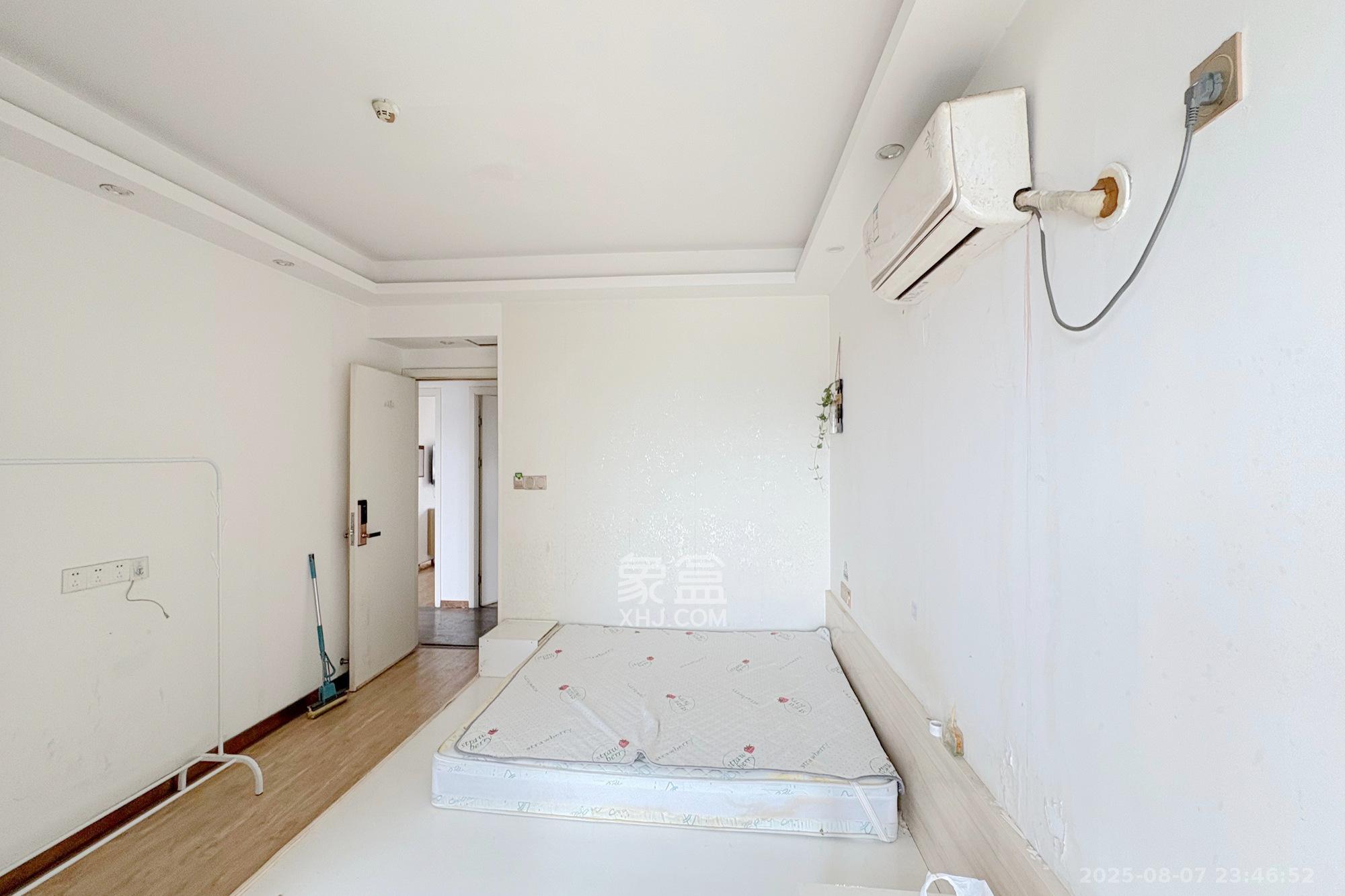 潮宗御苑 4室2厅2卫 280.0万 潮宗御苑 4室2厅2卫 280.0万卧室