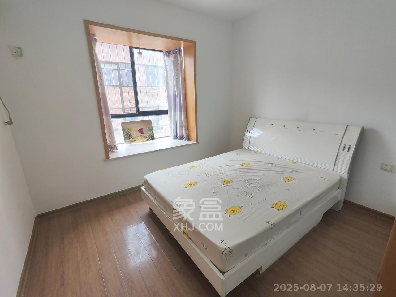 加加大街（华景苑）  3室2厅2卫    2800.0元/月室内图