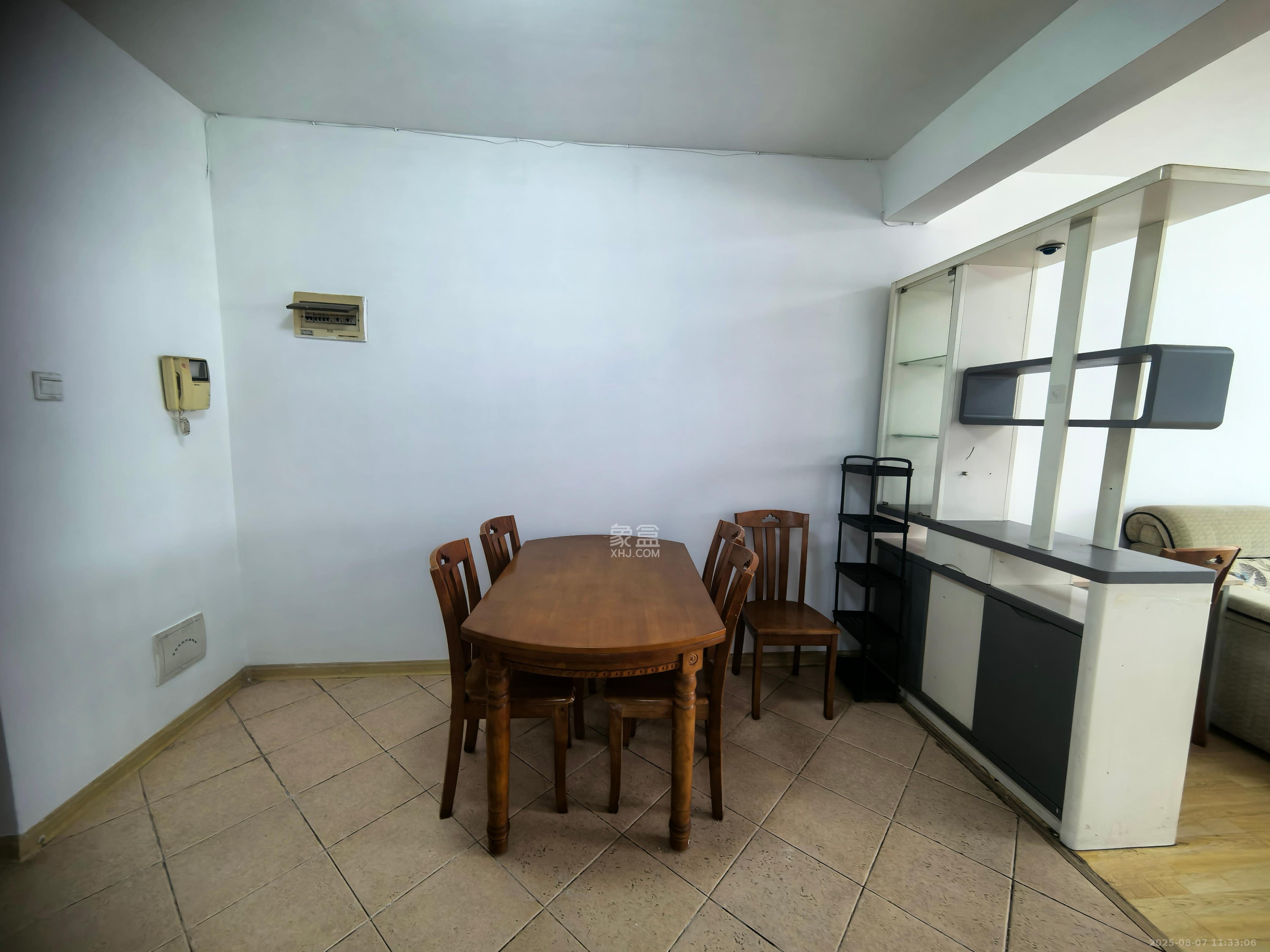 未来蜂巢  1室2厅2卫    1900.0元/月室内图