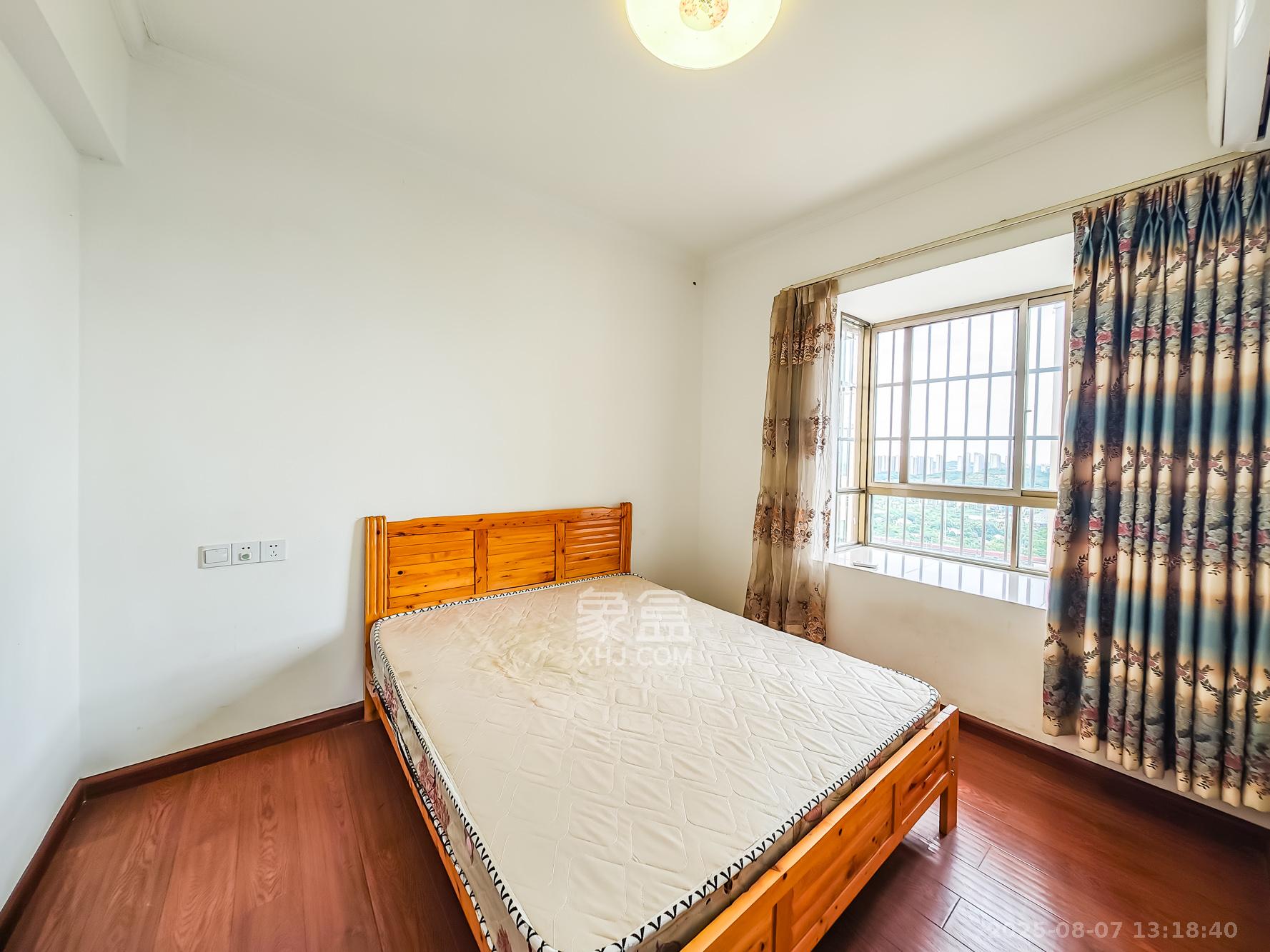 钱隆世家  4室2厅2卫    118.0万 钱隆世家  4室2厅2卫    118.0万卧室