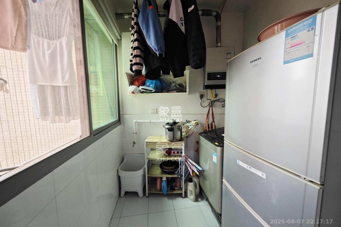 新城新世界一二三期 2室1厅1卫 79.8万 新城新世界一二三期 2室1厅1卫 79.8万阳台