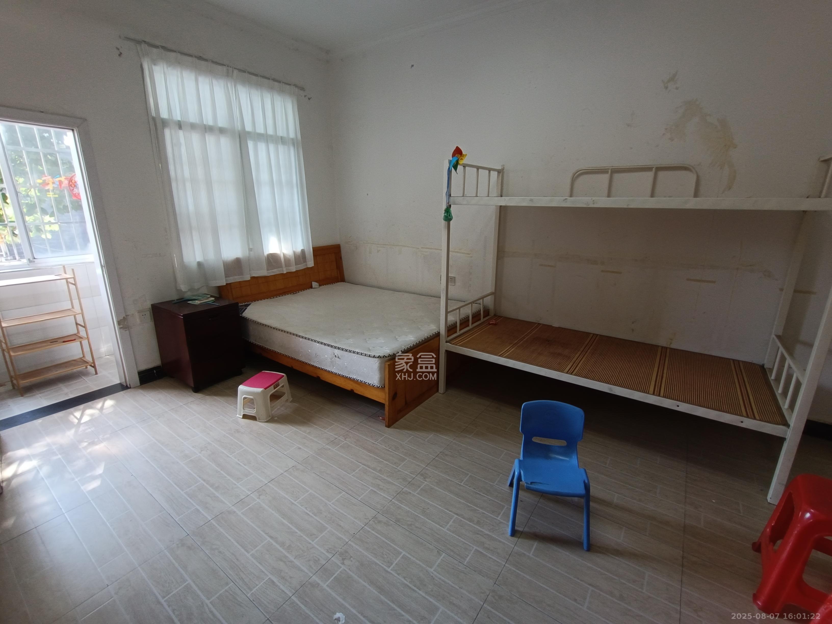 解放四村散盘 1室1厅1卫 1500.0元/月 解放四村散盘 1室1厅1卫 1500.0元/月室内图