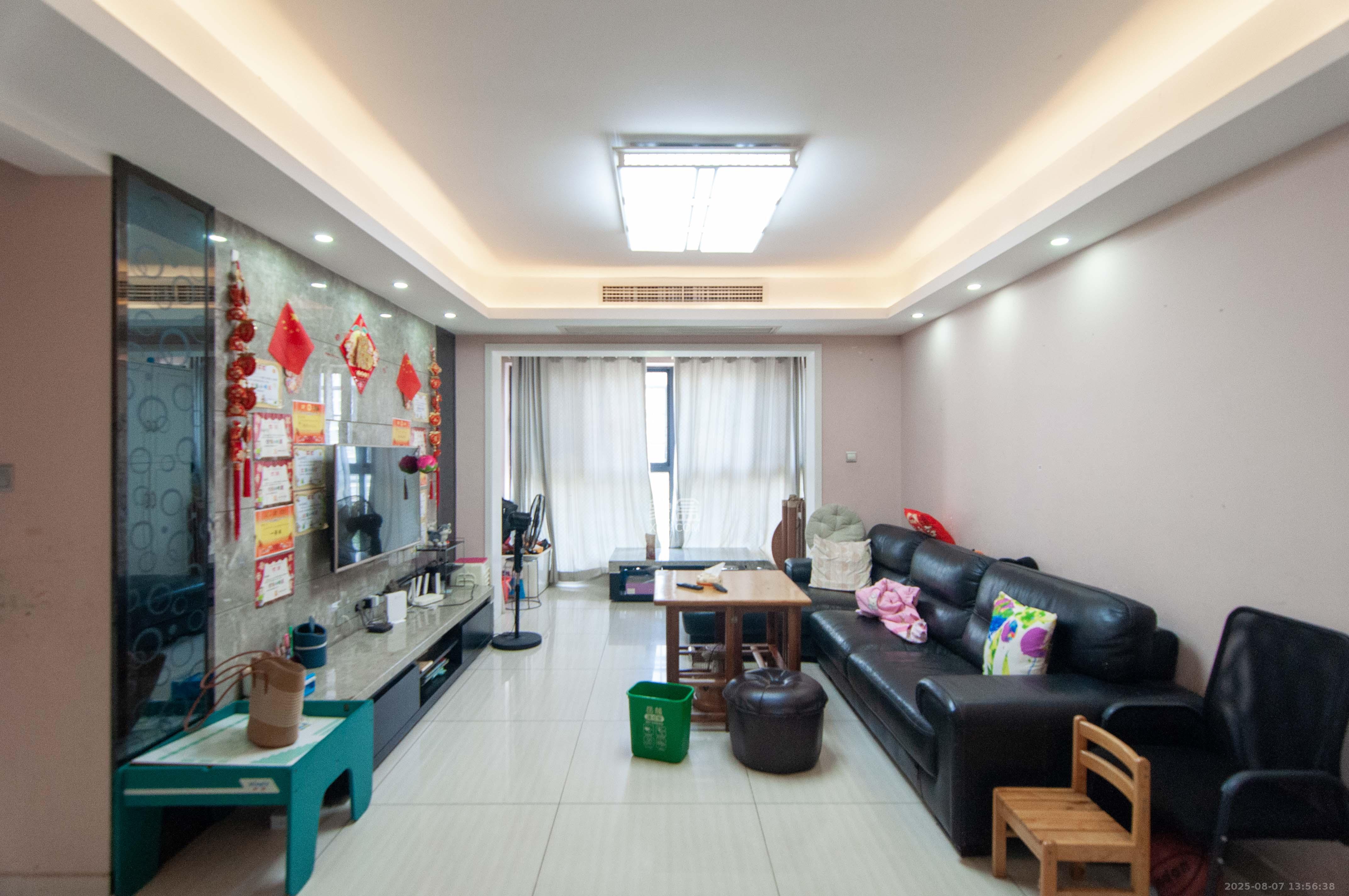 湘腾琴岛 4室2厅2卫 135.0万 湘腾琴岛 4室2厅2卫 135.0万客厅