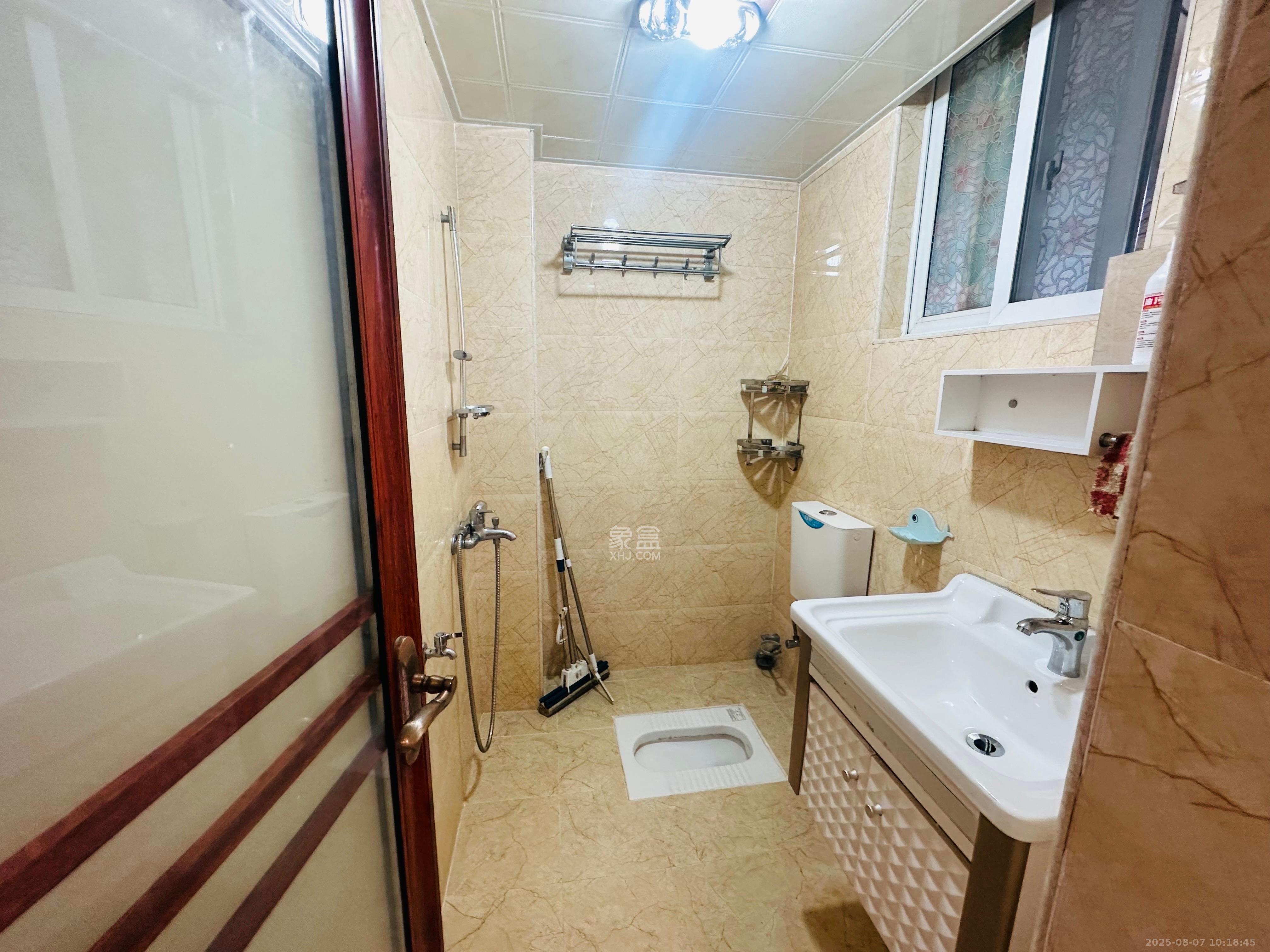 泊爱蓝湾  1室1厅1卫    2200.0元/月室内图