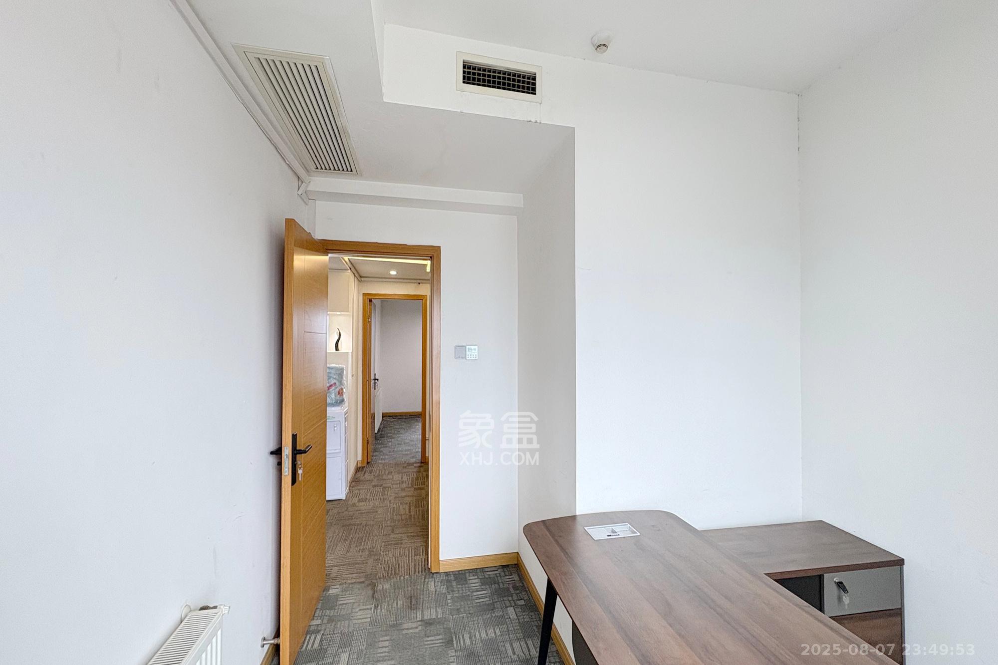 潮宗御苑 1室2厅1卫 350.0万 潮宗御苑 1室2厅1卫 350.0万卧室