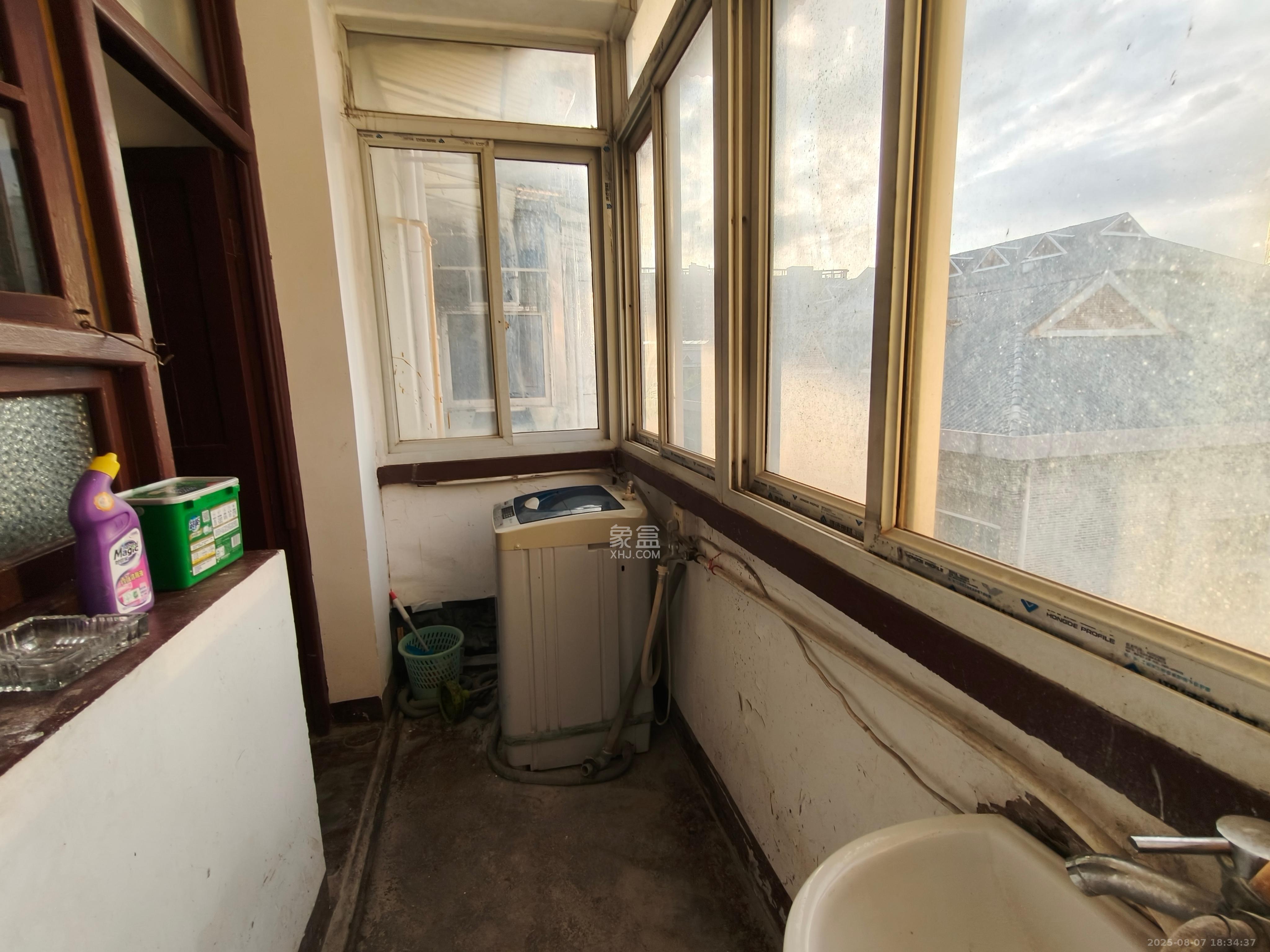 周南中学宿舍 2室2厅1卫 2000.0元/月 周南中学宿舍 2室2厅1卫 2000.0元/月室内图