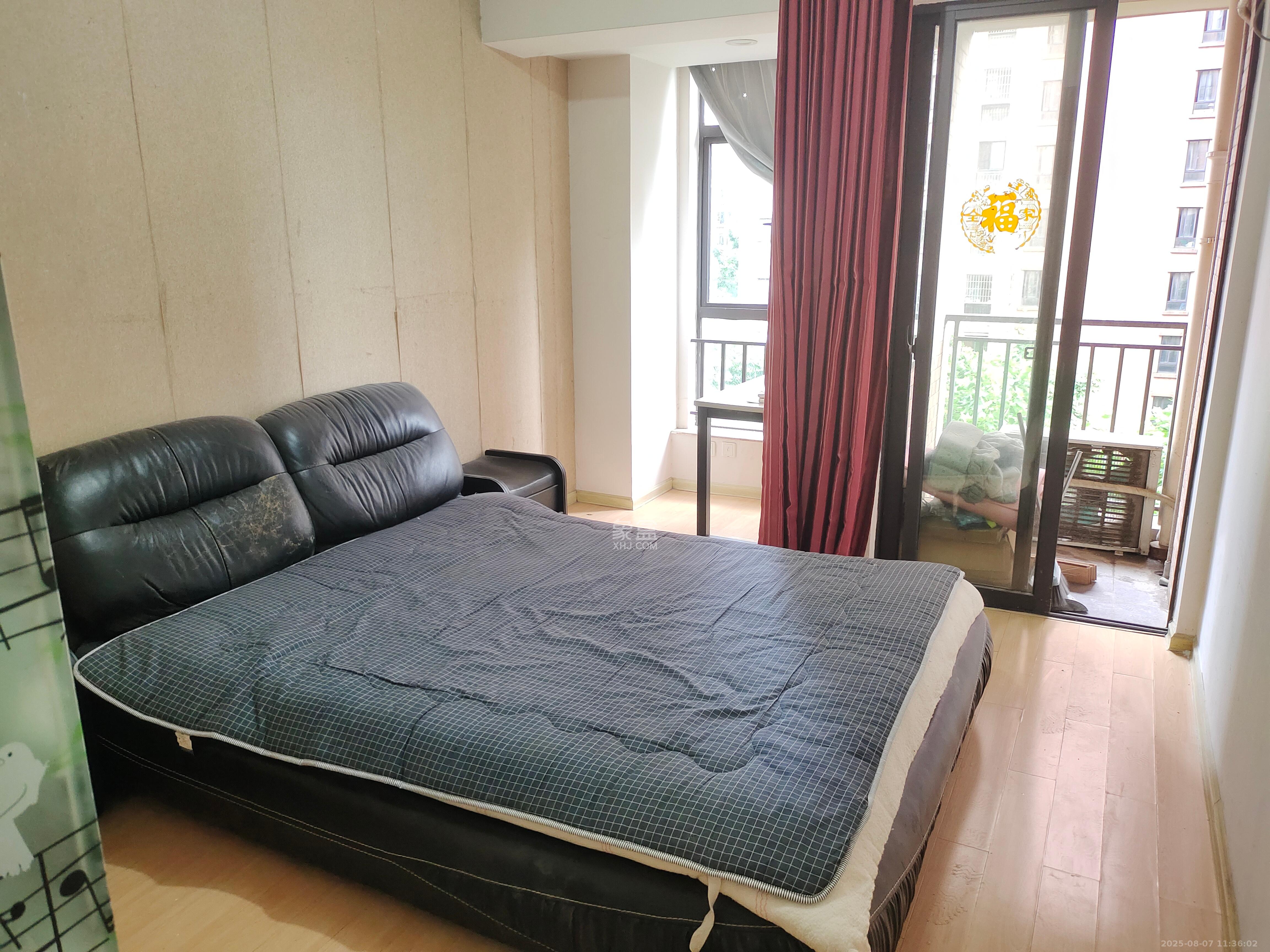 华润凤凰城一期  1室1厅1卫    1400.0元/月 华润凤凰城一期  1室1厅1卫    1400.0元/月室内图