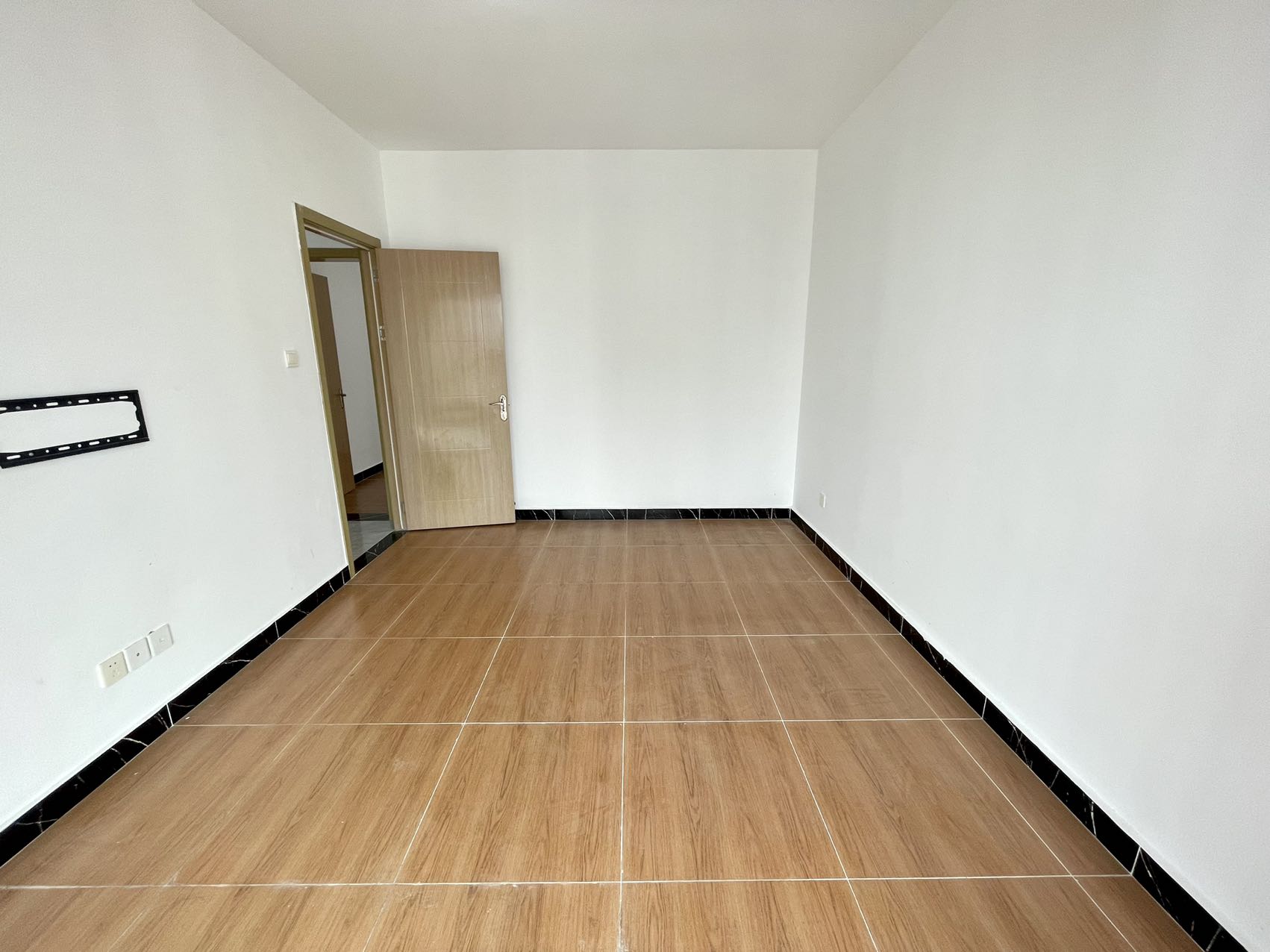 坡博家园三区  3室2厅1卫   2400.00元/月室内图