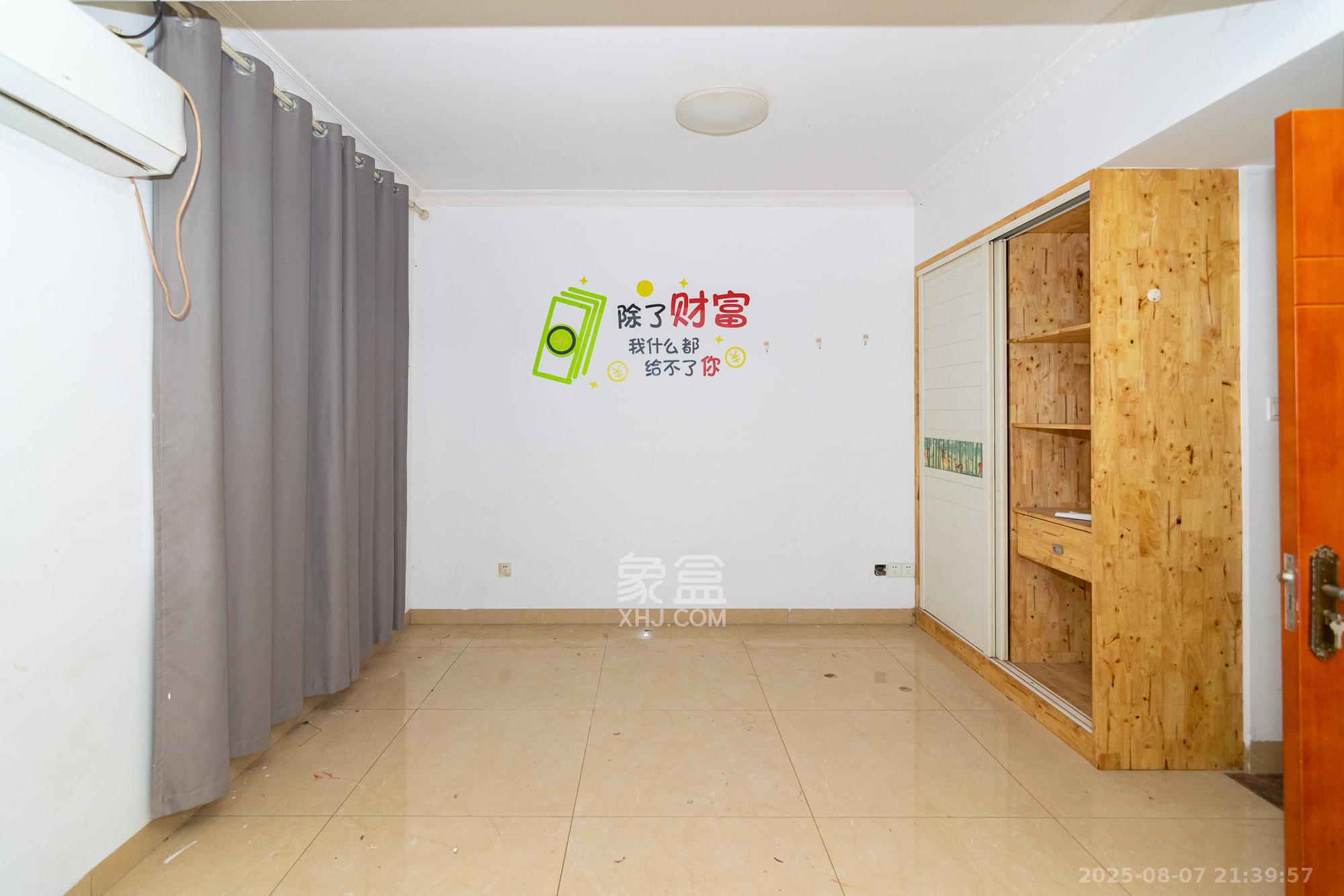 红建滨水铭城 3室2厅3卫 62.0万 红建滨水铭城 3室2厅3卫 62.0万卧室