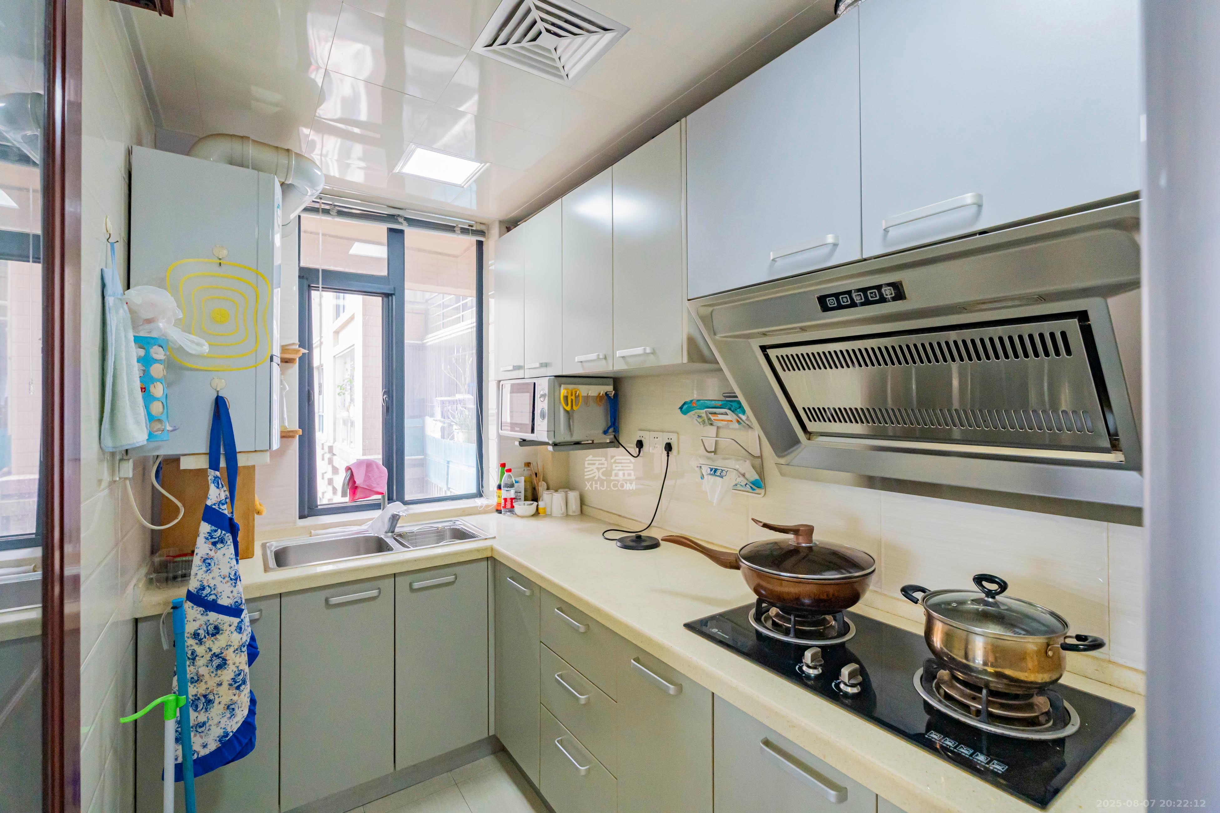 香江锦城 2室2厅1卫 110.0万 香江锦城 2室2厅1卫 110.0万厨房