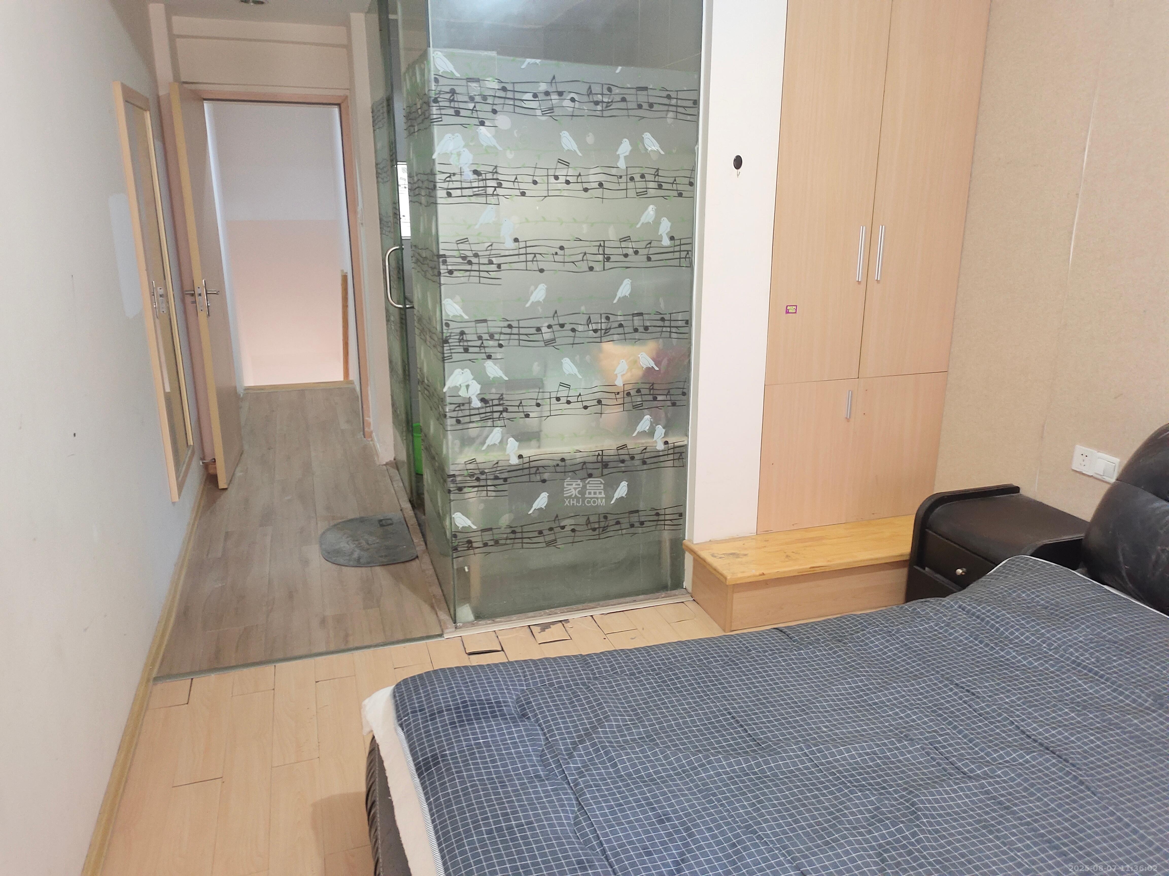 华润凤凰城一期  1室1厅1卫    1400.0元/月 华润凤凰城一期  1室1厅1卫    1400.0元/月室内图