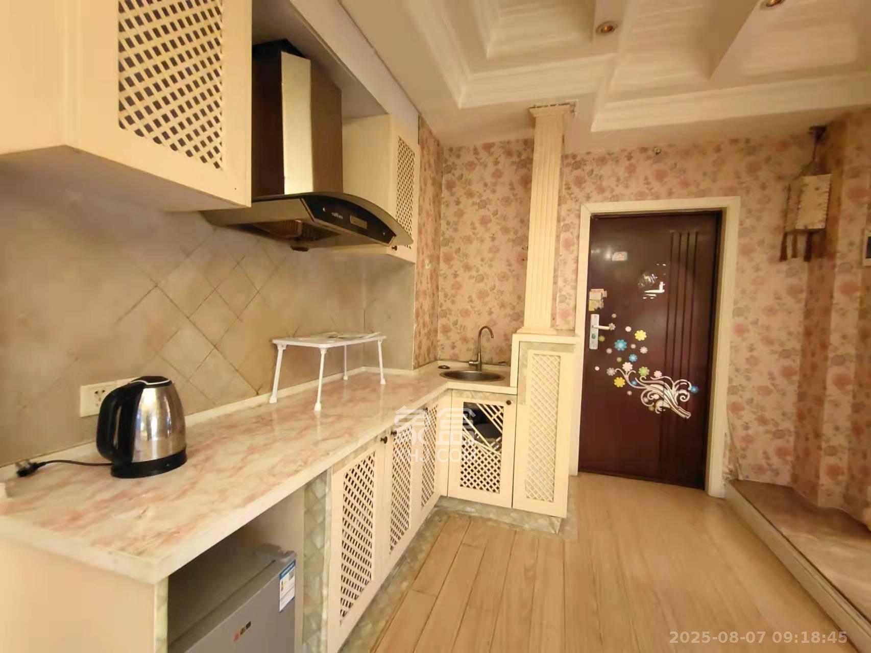 融圣国际  1室1厅1卫    1700.0元/月 融圣国际  1室1厅1卫    1700.0元/月室内图