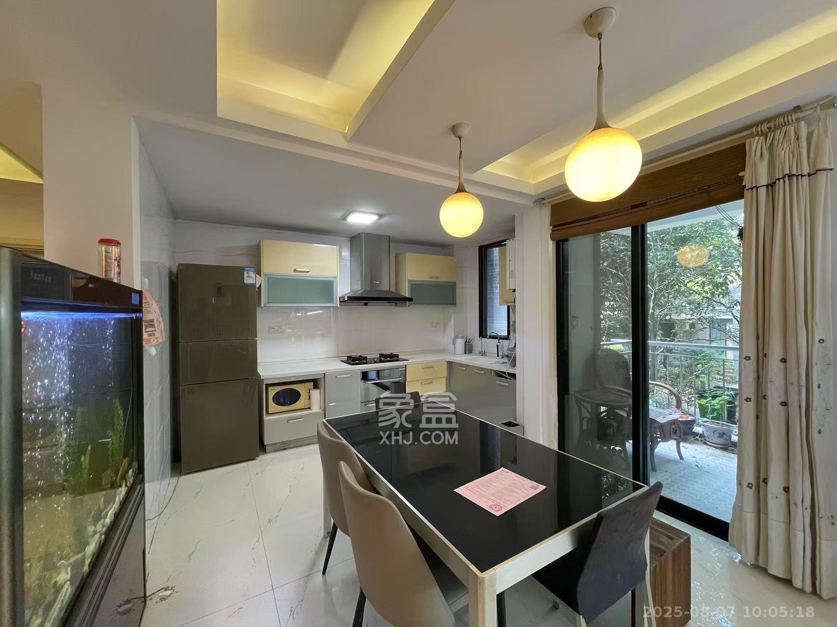 西街花园  3室2厅2卫    3000.0元/月室内图