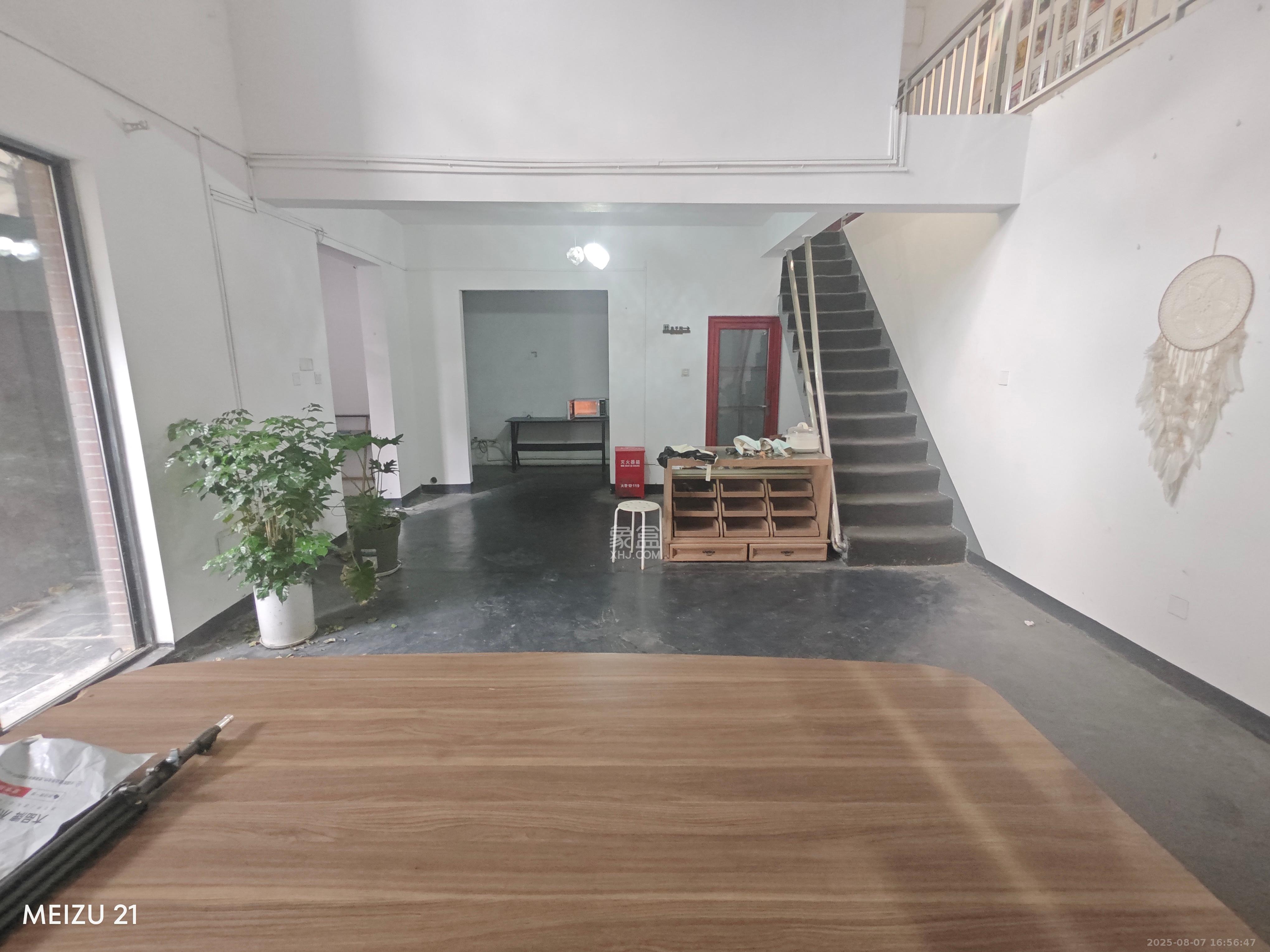 万科城 5室2厅2卫 6000.0元/月 万科城 5室2厅2卫 6000.0元/月室内图