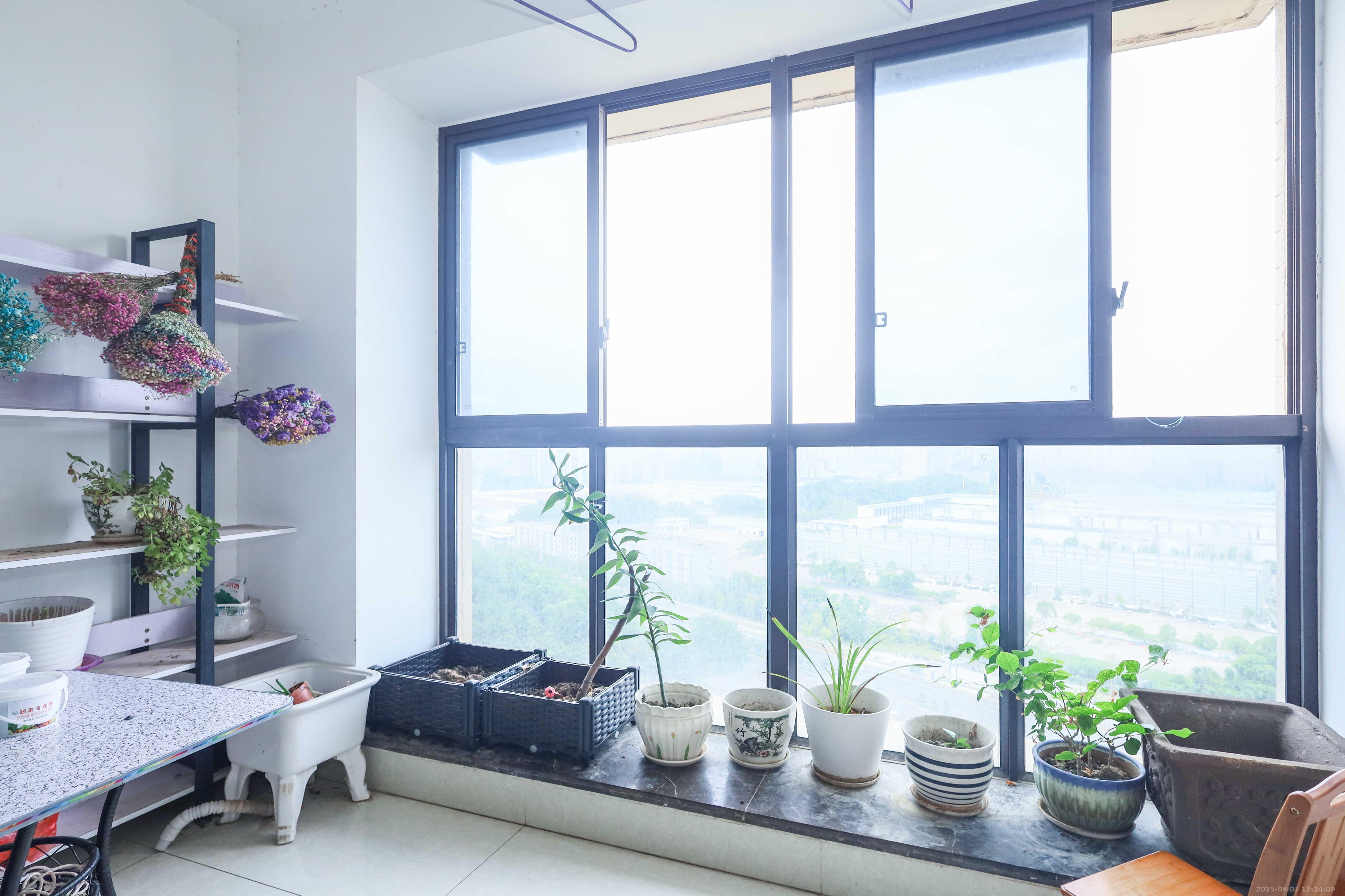 保利麓谷林语F区  3室2厅2卫    92.0万 保利麓谷林语F区  3室2厅2卫    92.0万阳台