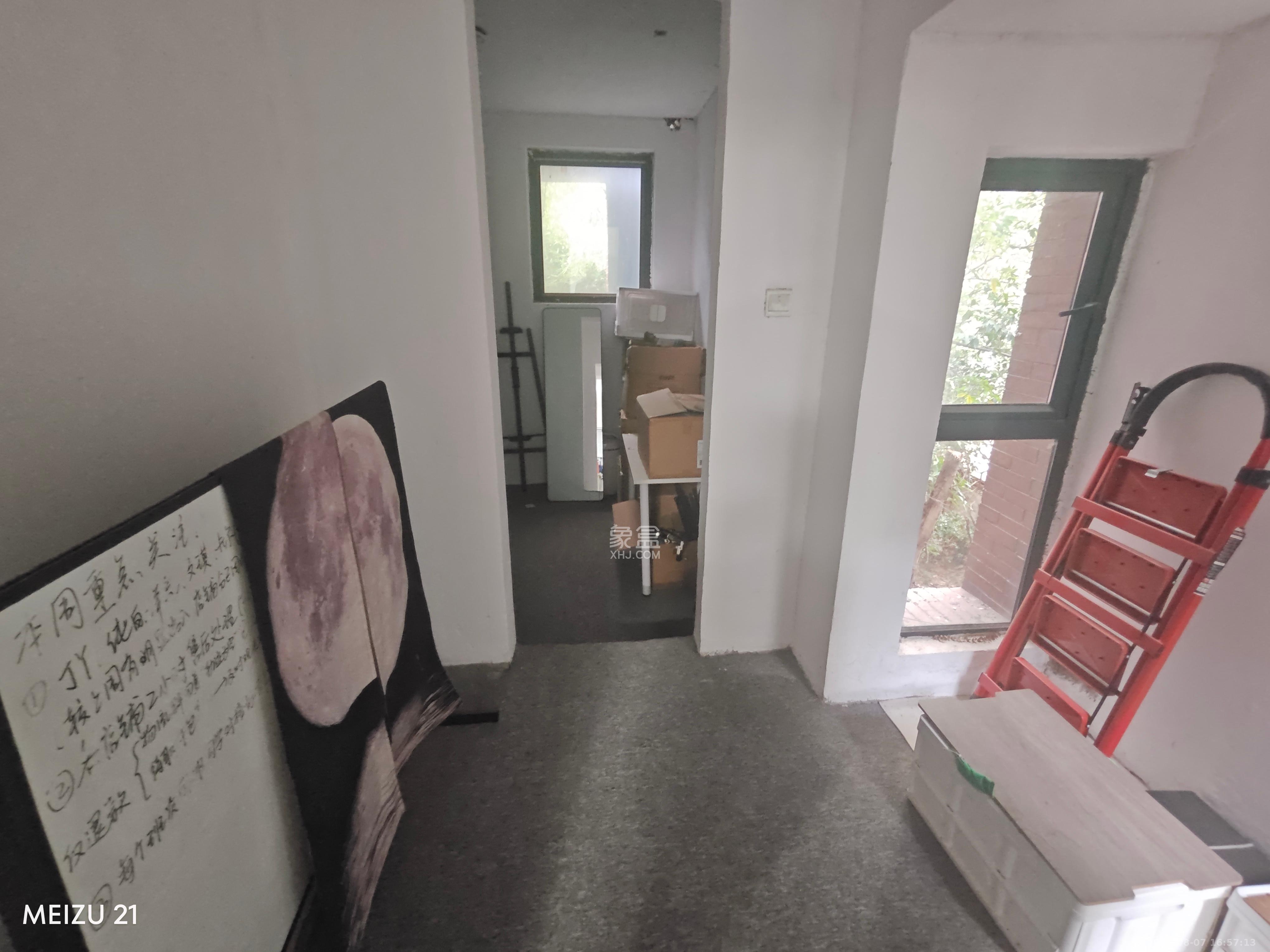 万科城 5室2厅2卫 6000.0元/月 万科城 5室2厅2卫 6000.0元/月室内图