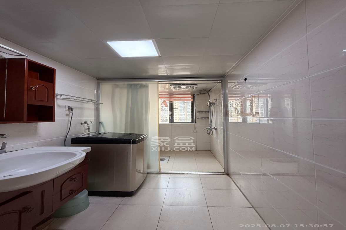 滨江君悦香邸  3室2厅2卫    2800.0元/月 滨江君悦香邸  3室2厅2卫    2800.0元/月室内图