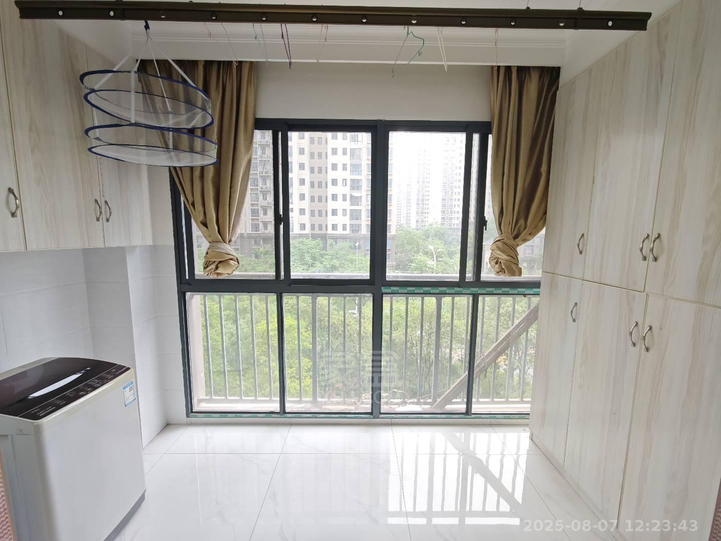 山水洲城华晨第一城 2室2厅1卫 1600.0元/月 山水洲城华晨第一城 2室2厅1卫 1600.0元/月室内图