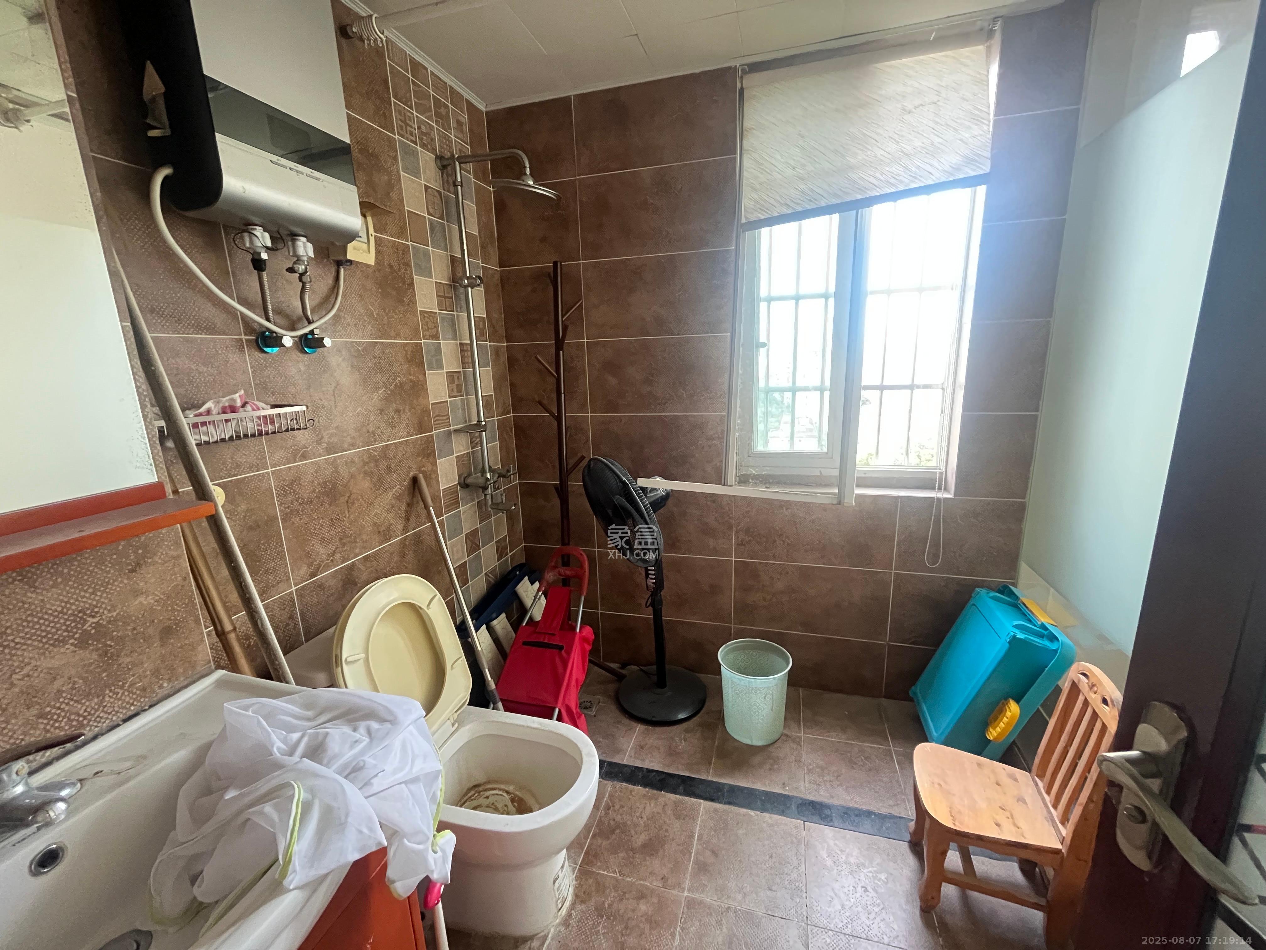 丽星景园 3室2厅1卫 2500.0元/月 丽星景园 3室2厅1卫 2500.0元/月室内图