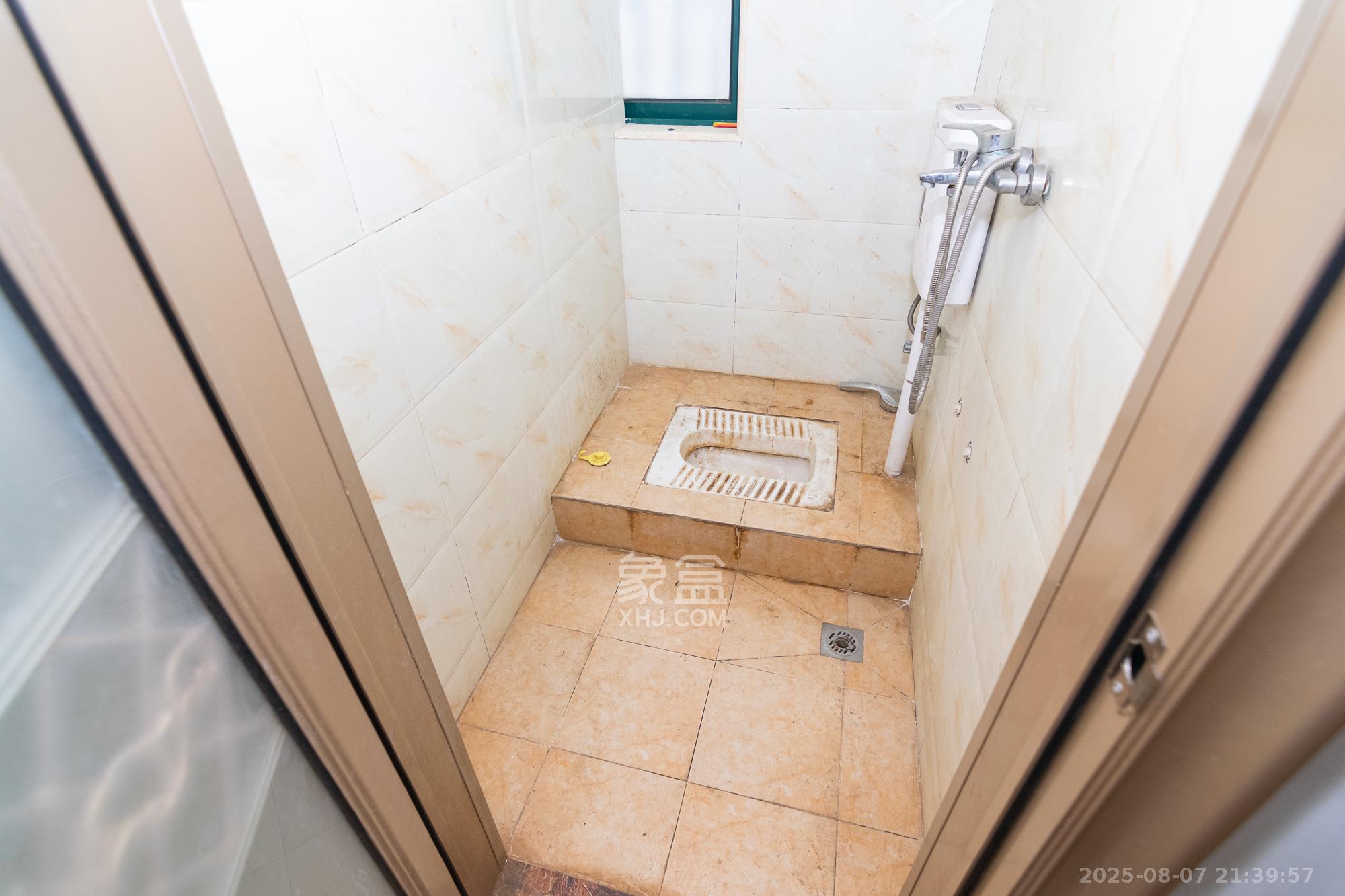 红建滨水铭城 3室2厅3卫 62.0万 红建滨水铭城 3室2厅3卫 62.0万卫生间