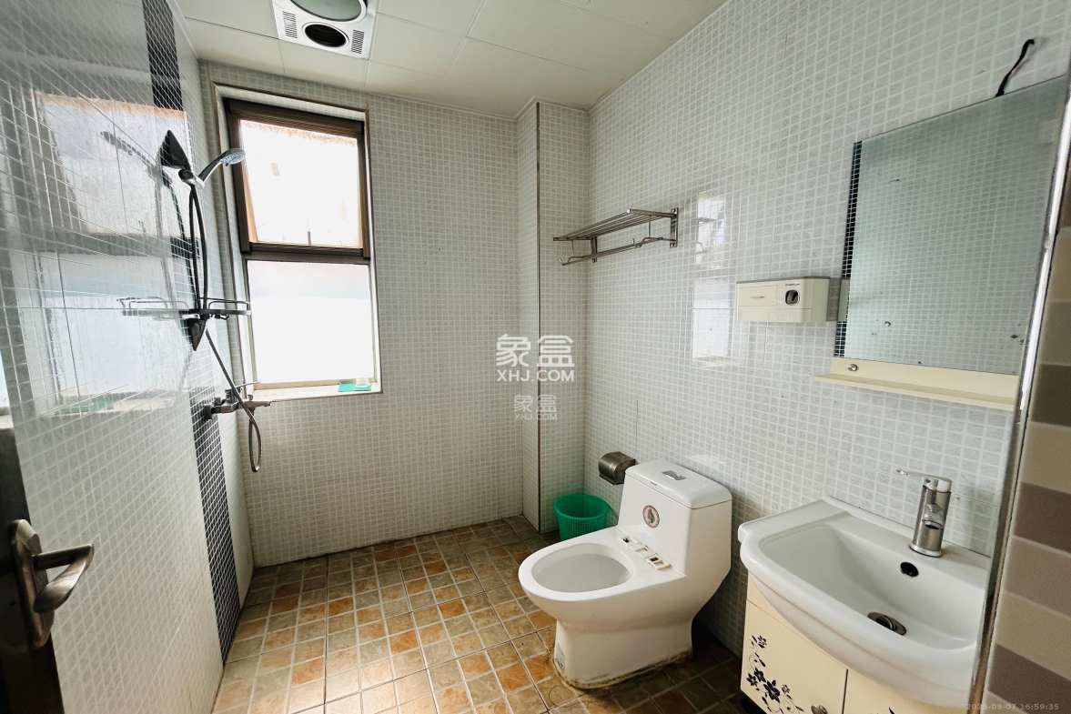 岳泰理想城 1室2厅1卫 2450.0元/月 岳泰理想城 1室2厅1卫 2450.0元/月室内图